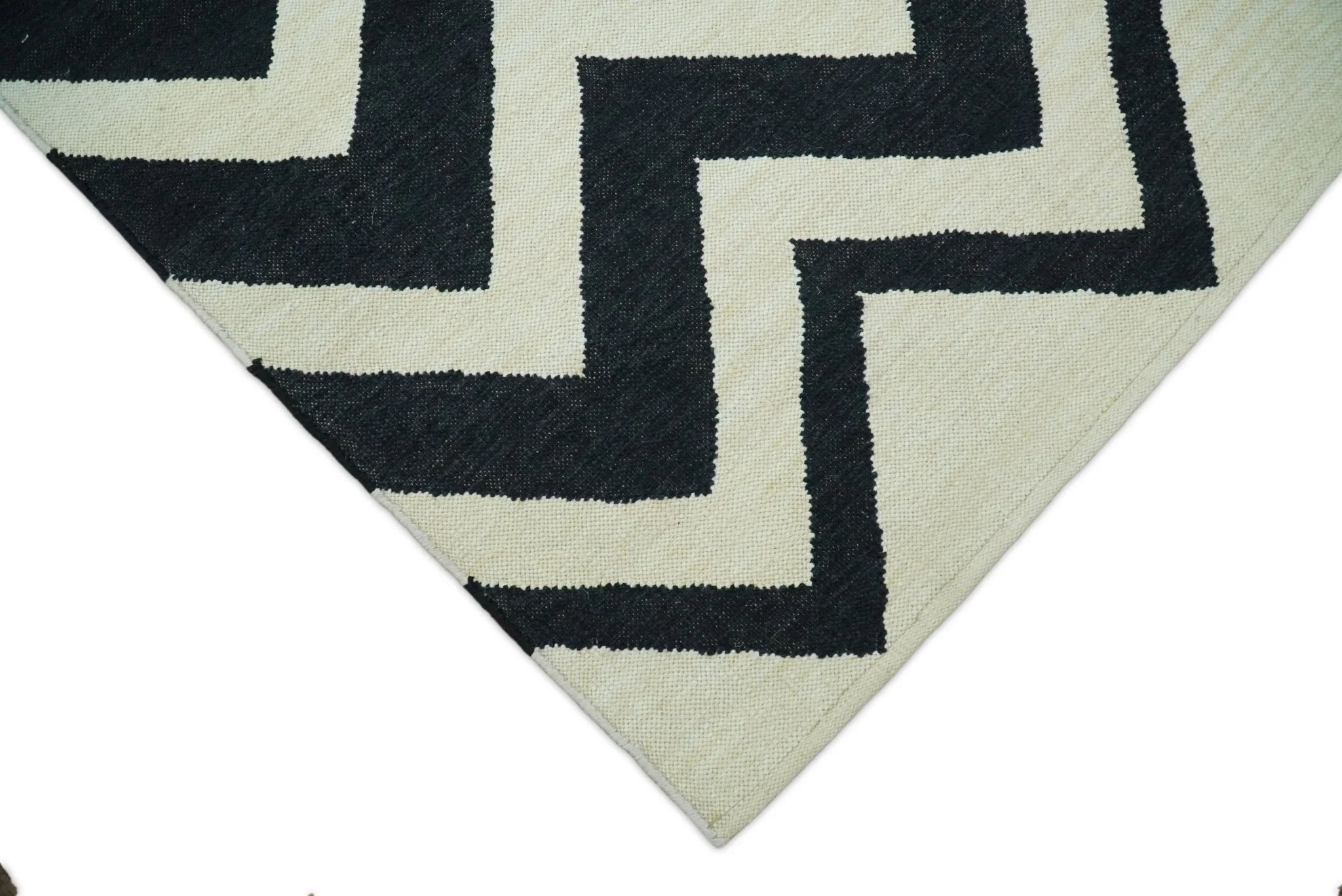 Black and Beige Outdoor Safe Hand Woven Dhurrie Rug Chevron Pattern - Image 3