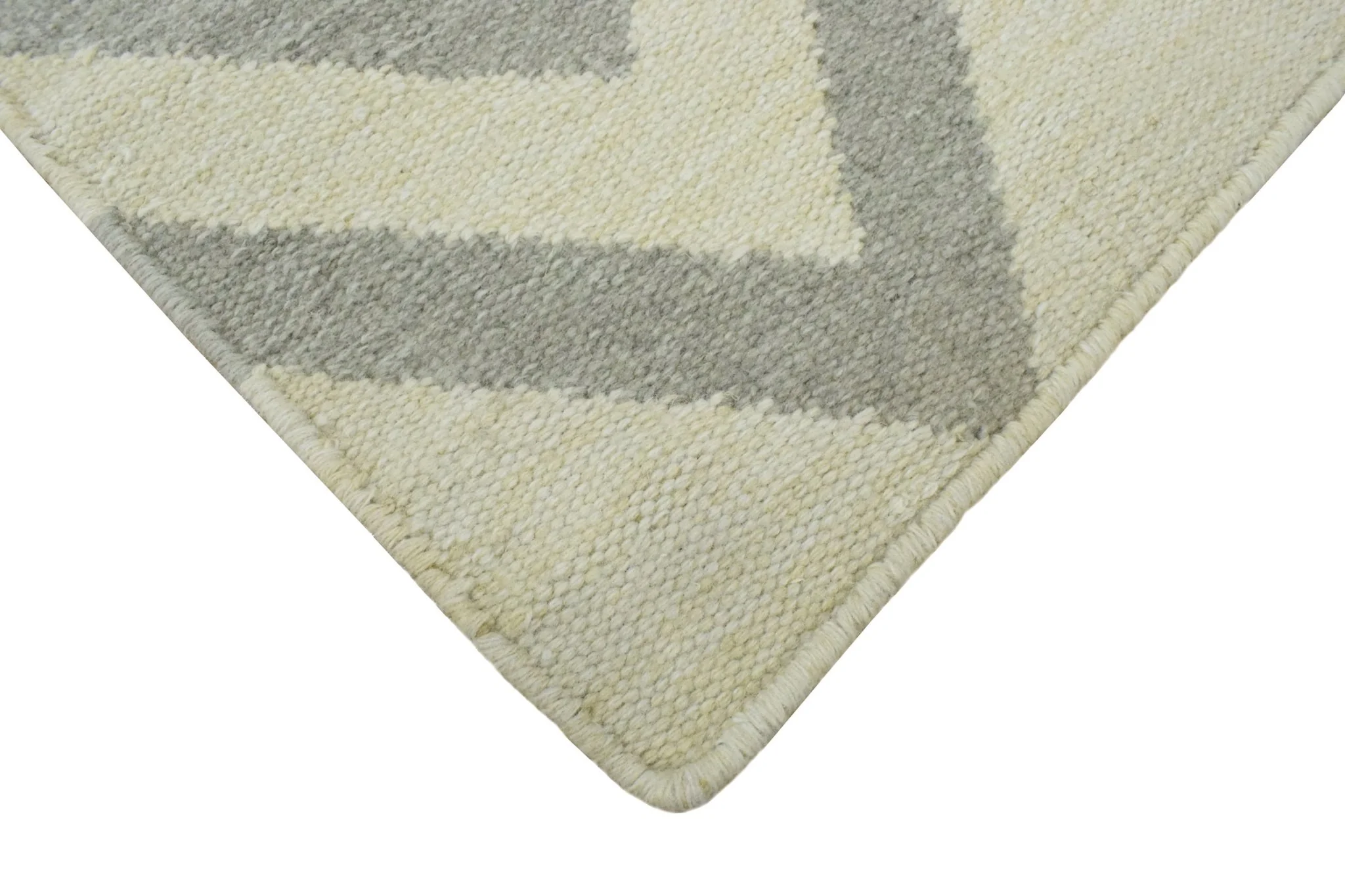Outdoor Safe Chevron Pattern Silver and Beige Dhurrie Rug - Image 5