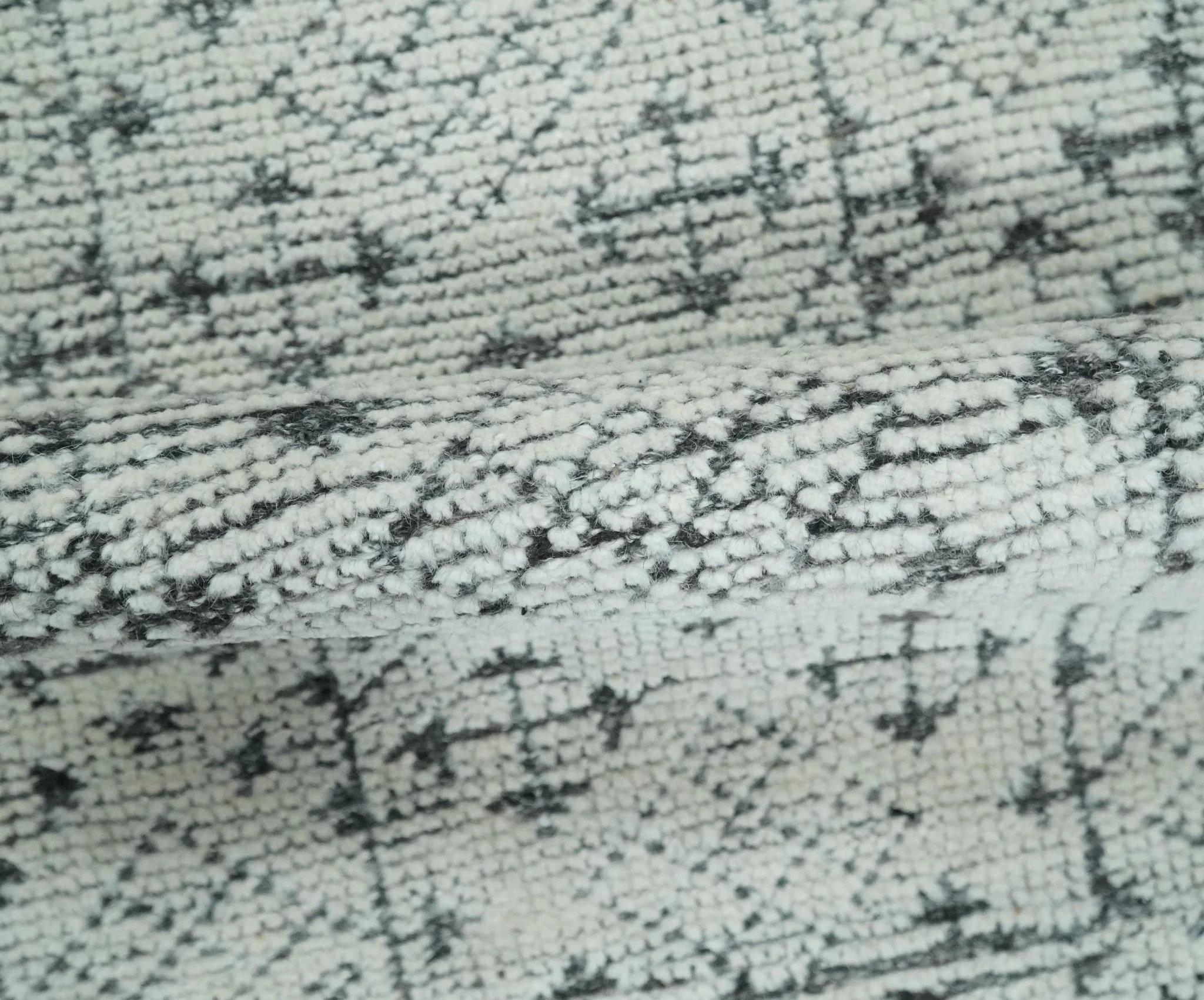 Contemporary Tribal 2x3 Hand Knotted Ivory and Charcoal Wool Rug - Image 4