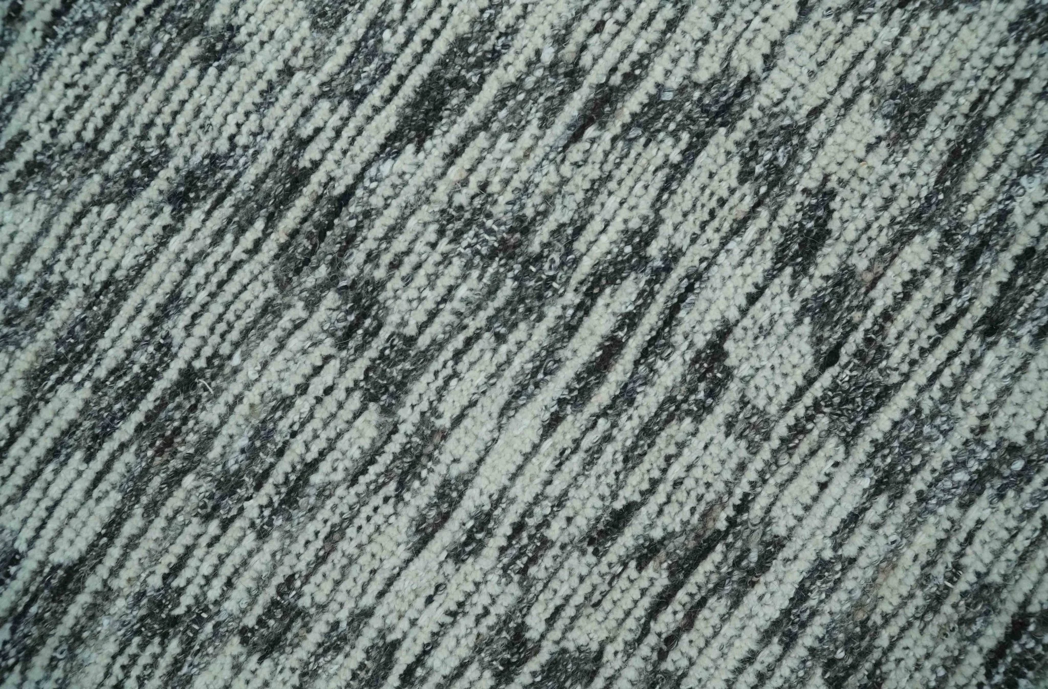 2x3 Hand Knotted Silver and Charcoal Geometrical shape Wool Rug - Image 2