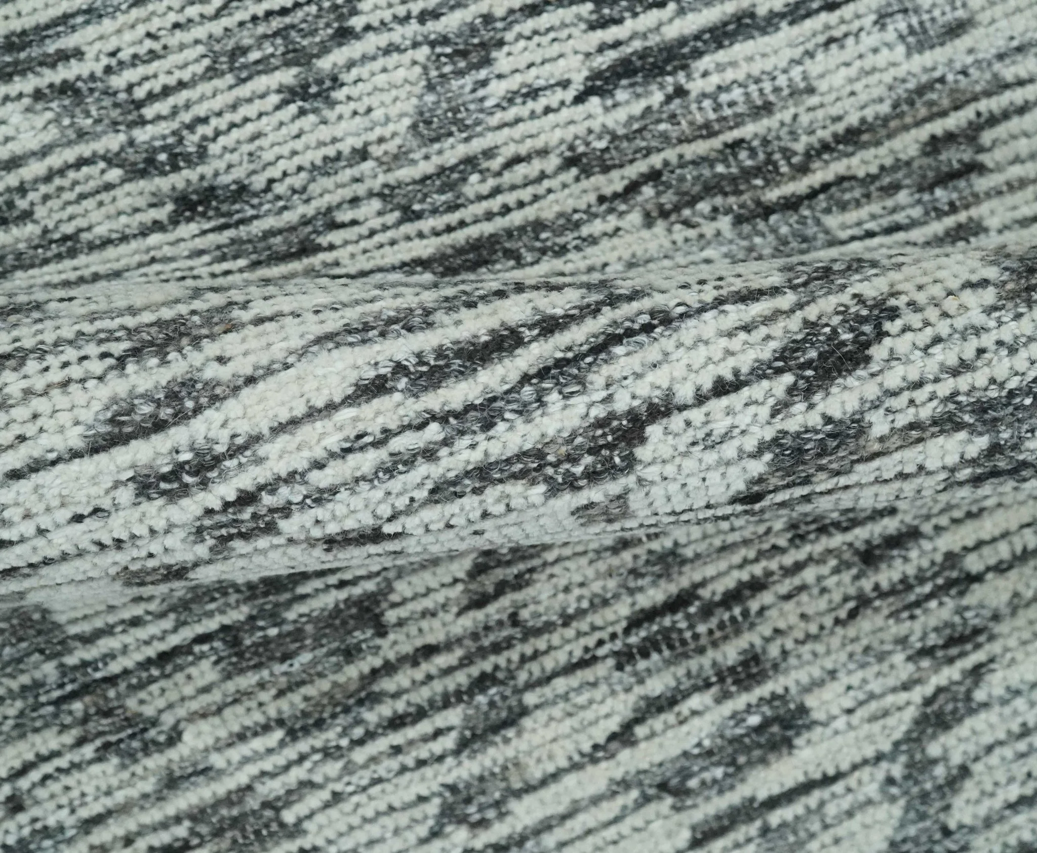 2x3 Hand Knotted Silver and Charcoal Geometrical shape Wool Rug - Image 6