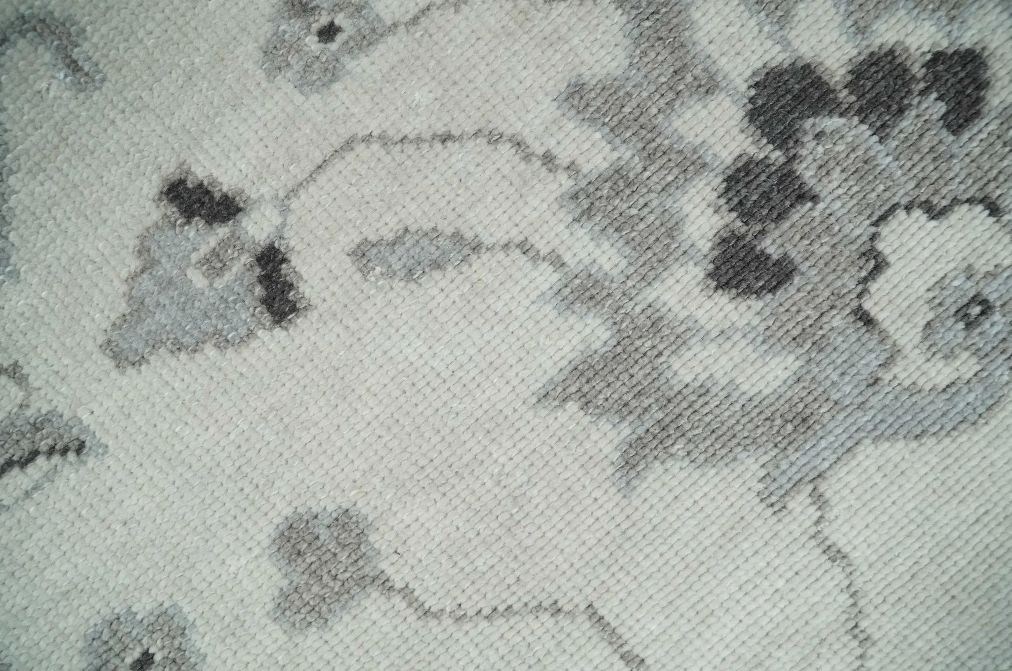 2x4 Hand Knotted Ivory and Silver Traditional Persian Oushak Wool Rug | N5224 - Image 2