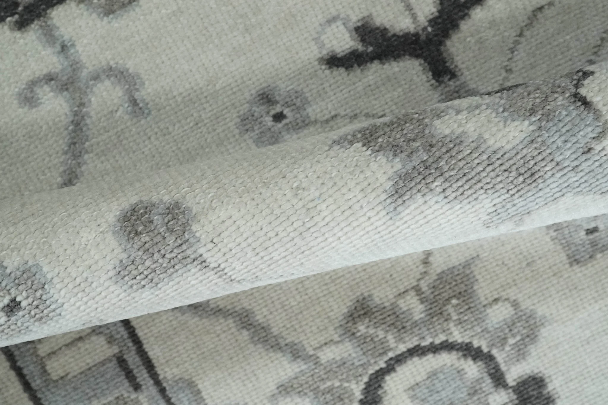 2x4 Hand Knotted Ivory and Silver Traditional Persian Oushak Wool Rug | N5224 - Image 4