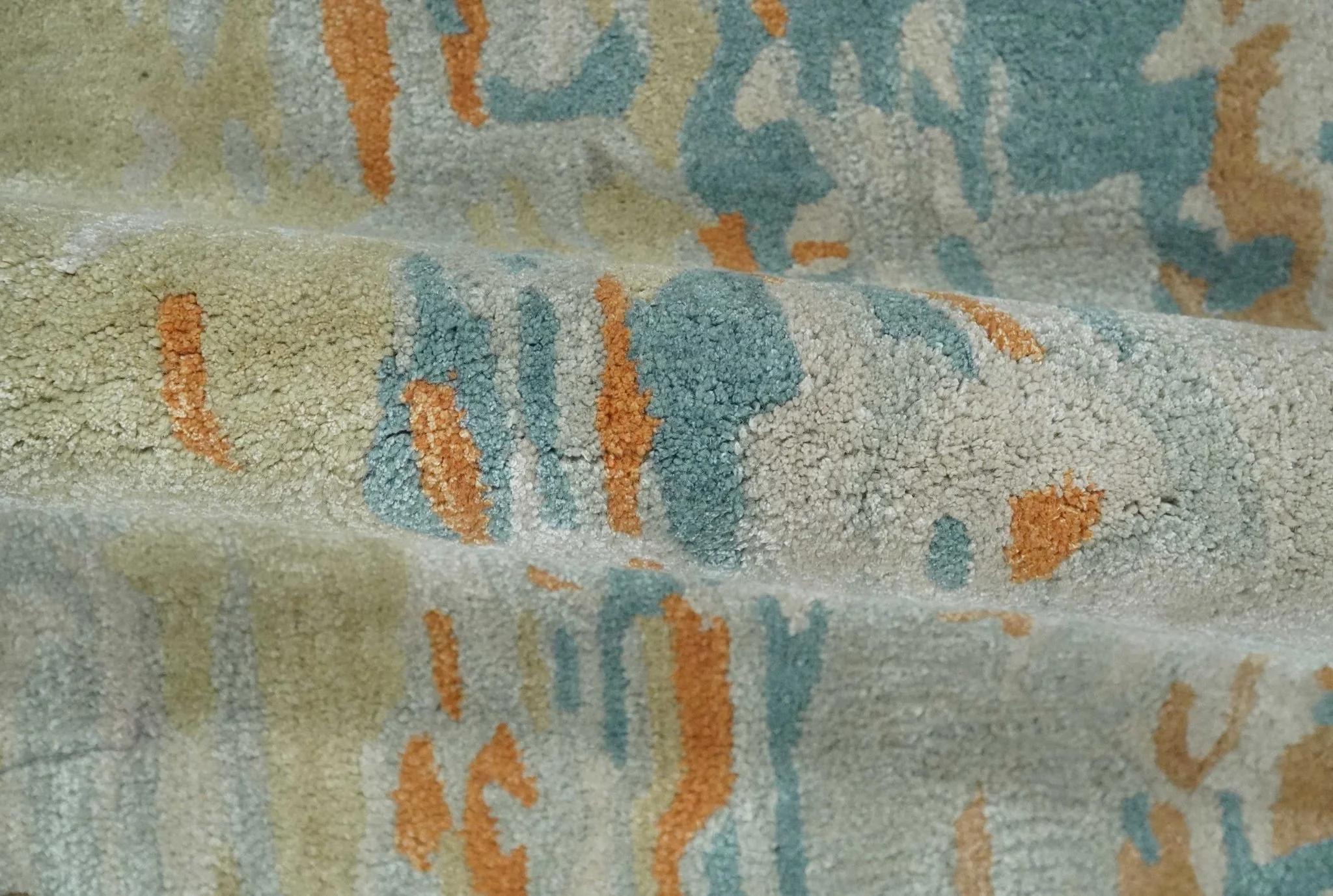 2x3 Handmade Abstract Design Silver, Beige, Teal and Rust made with fine wool Area Rug | TRDCP126423 - Image 4