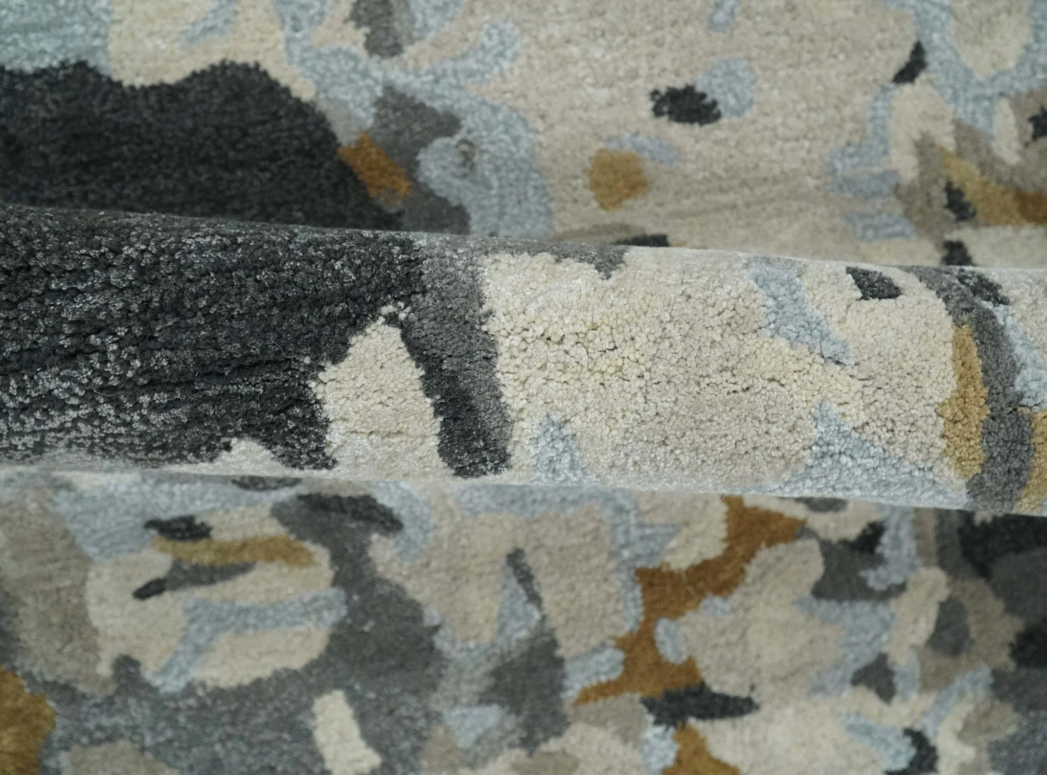2x3 Handmade Abstract Design Silver, Ivory and Black made with fine wool Area Rug | TRDCP126523 - Image 4
