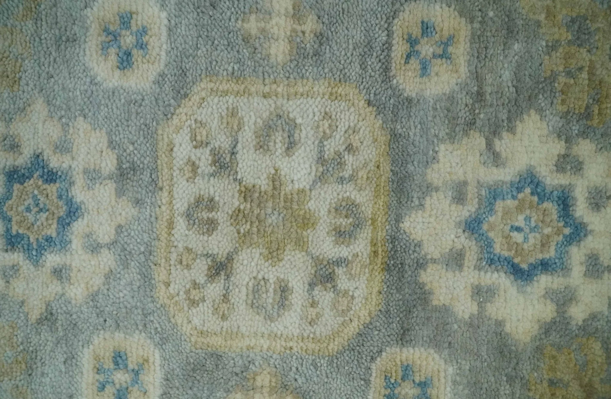 2x3 Ivory, Beige and Silver Hand Knotted Heriz Traditional Design Wool Rug - Image 7