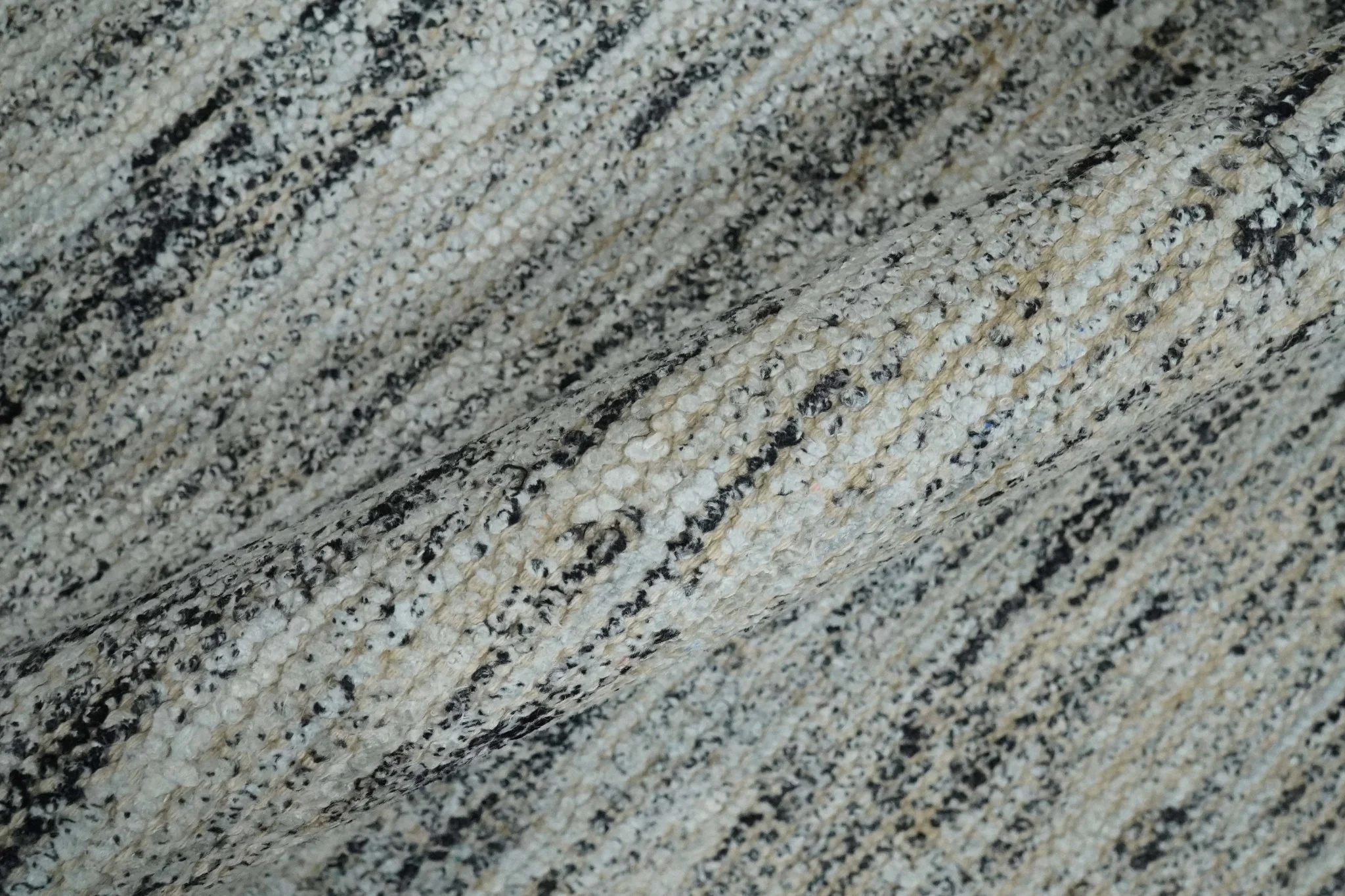 2x3 Modern Abstract Charcoal and Silver Rug made with Art Silk | N4923 - Image 2