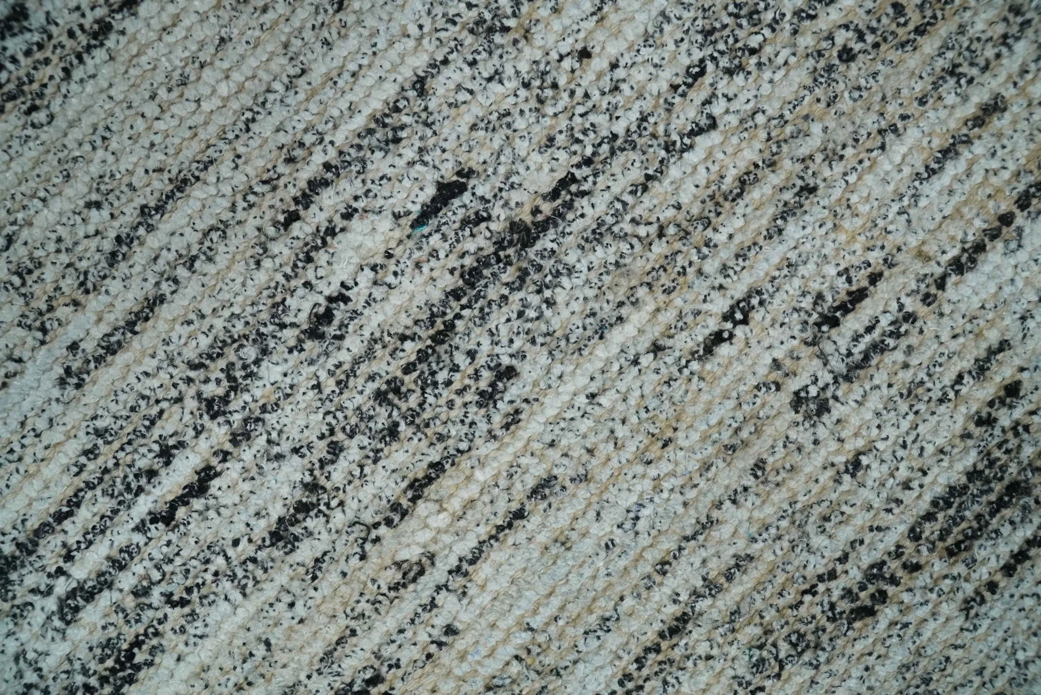 2x3 Modern Abstract Charcoal and Silver Rug made with Art Silk | N4923 - Image 7