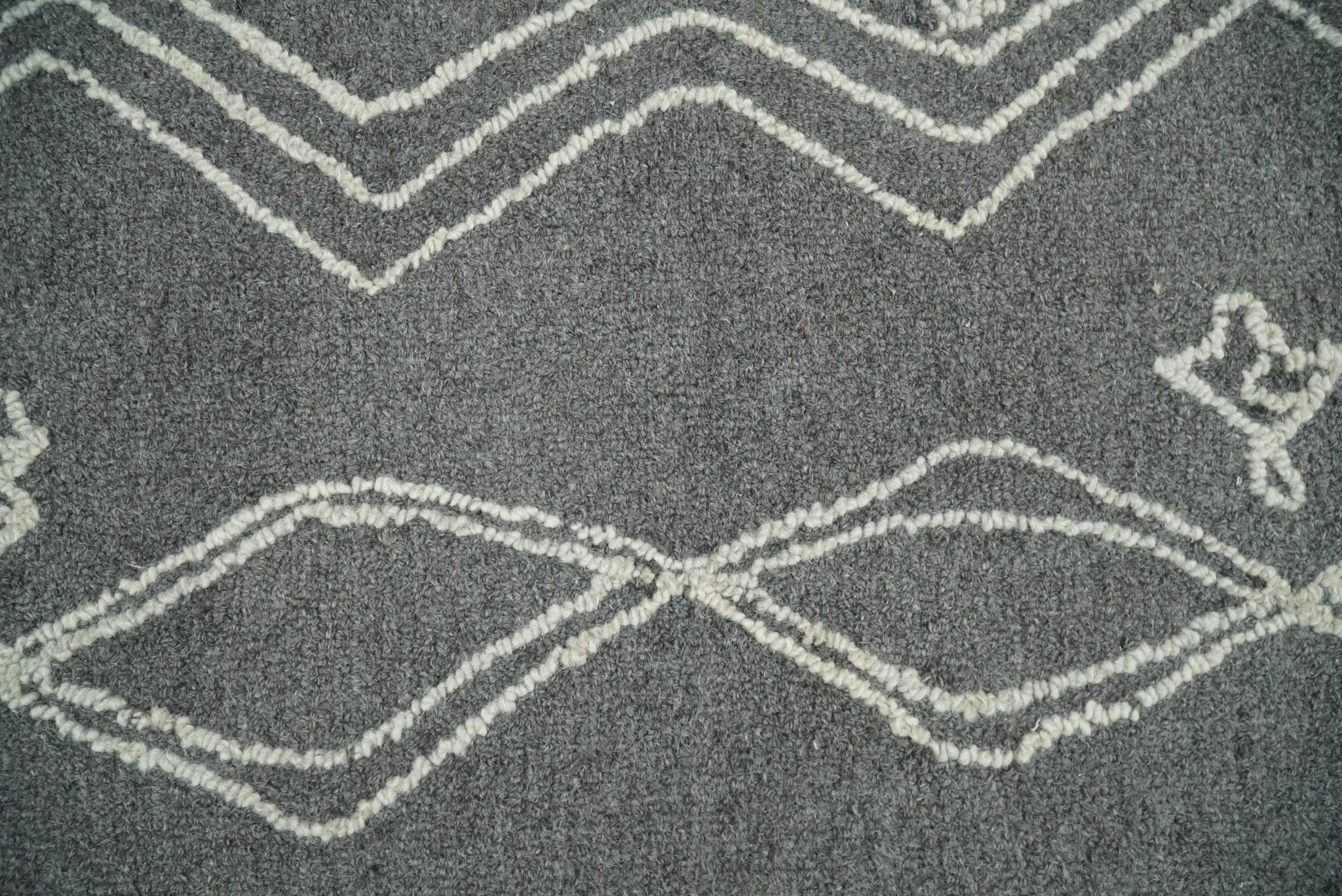 2x4 Gray and White Tribal Hand Hooked Textured Loop Area Rug | TRIB2 - Image 8