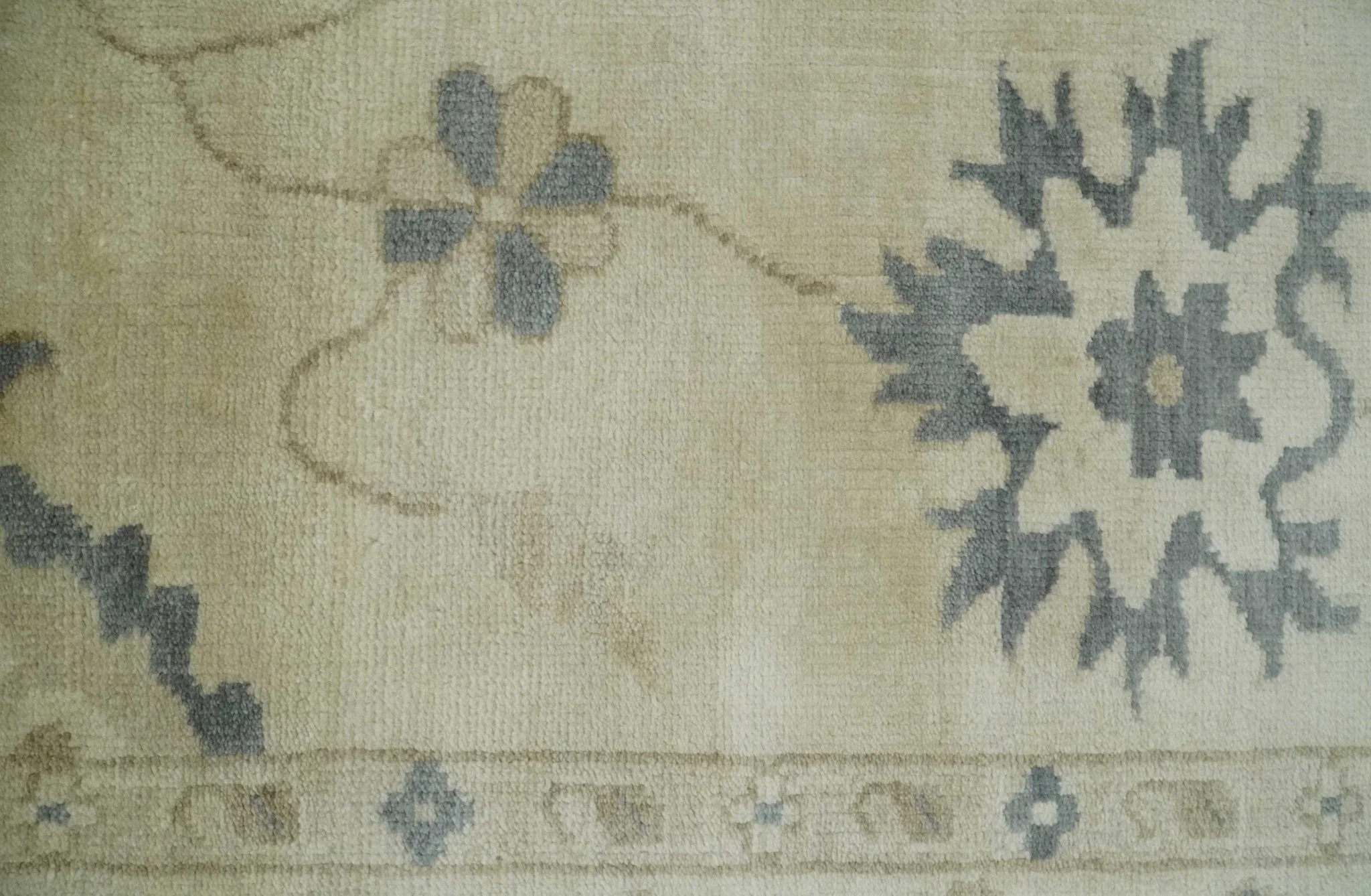 2x4 Hand Knotted Beige and Gray Traditional Persian Oushak Wool | N7824 - Image 6