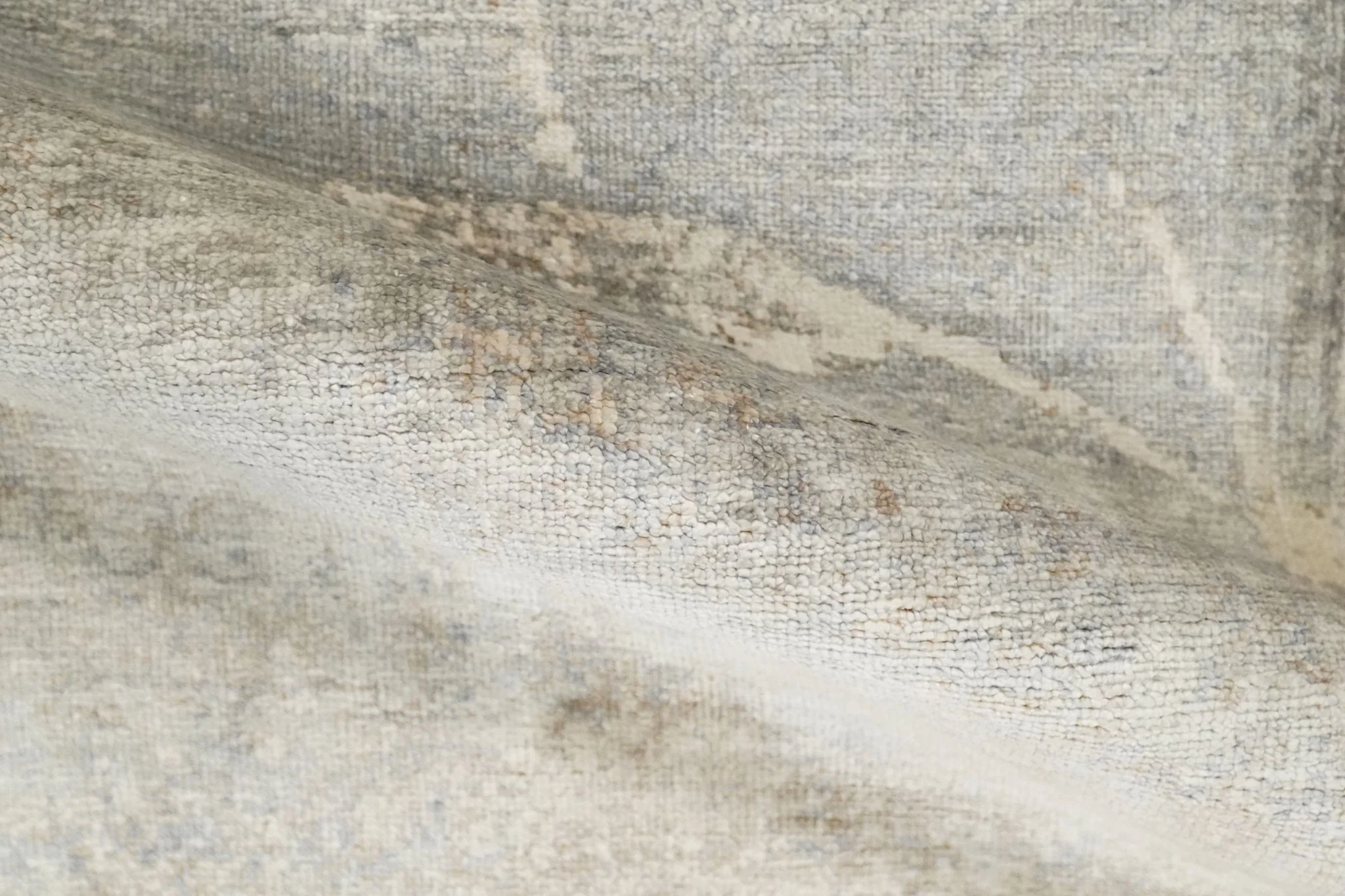 2x4 Hand Knotted Ivory and Beige Modern rug made with Art Silk| N8624 - Image 4