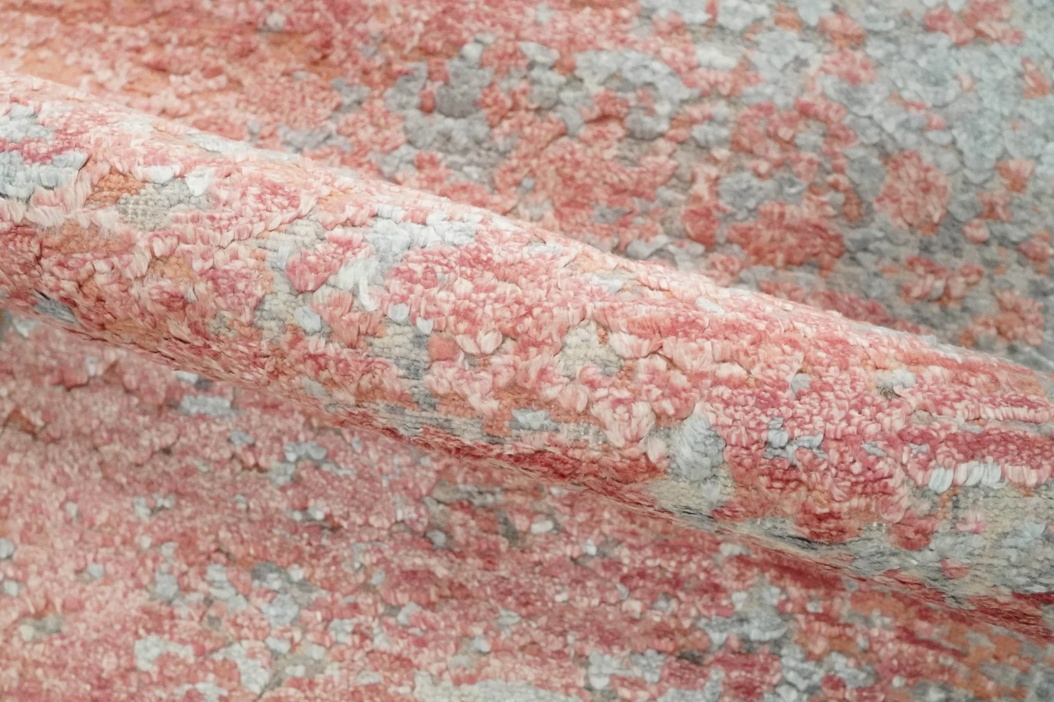 2x4 Modern Abstract Peach and Gray Rug made with Art Silk| N4024 - Image 4