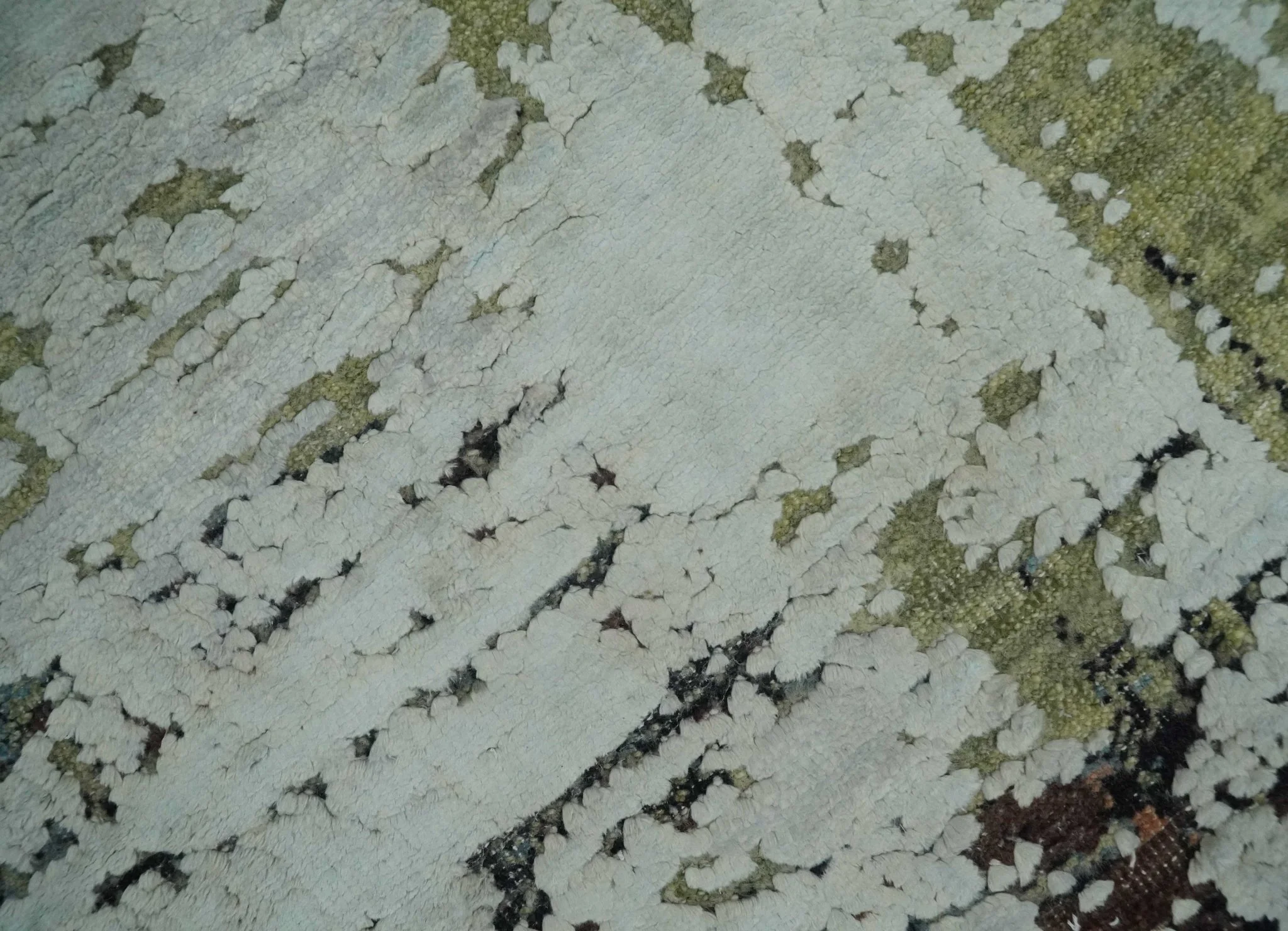 Modern Abstract 2x4 High Low Ivory and Olive Real Silk and Wool Rug made | N1924 - Image 2