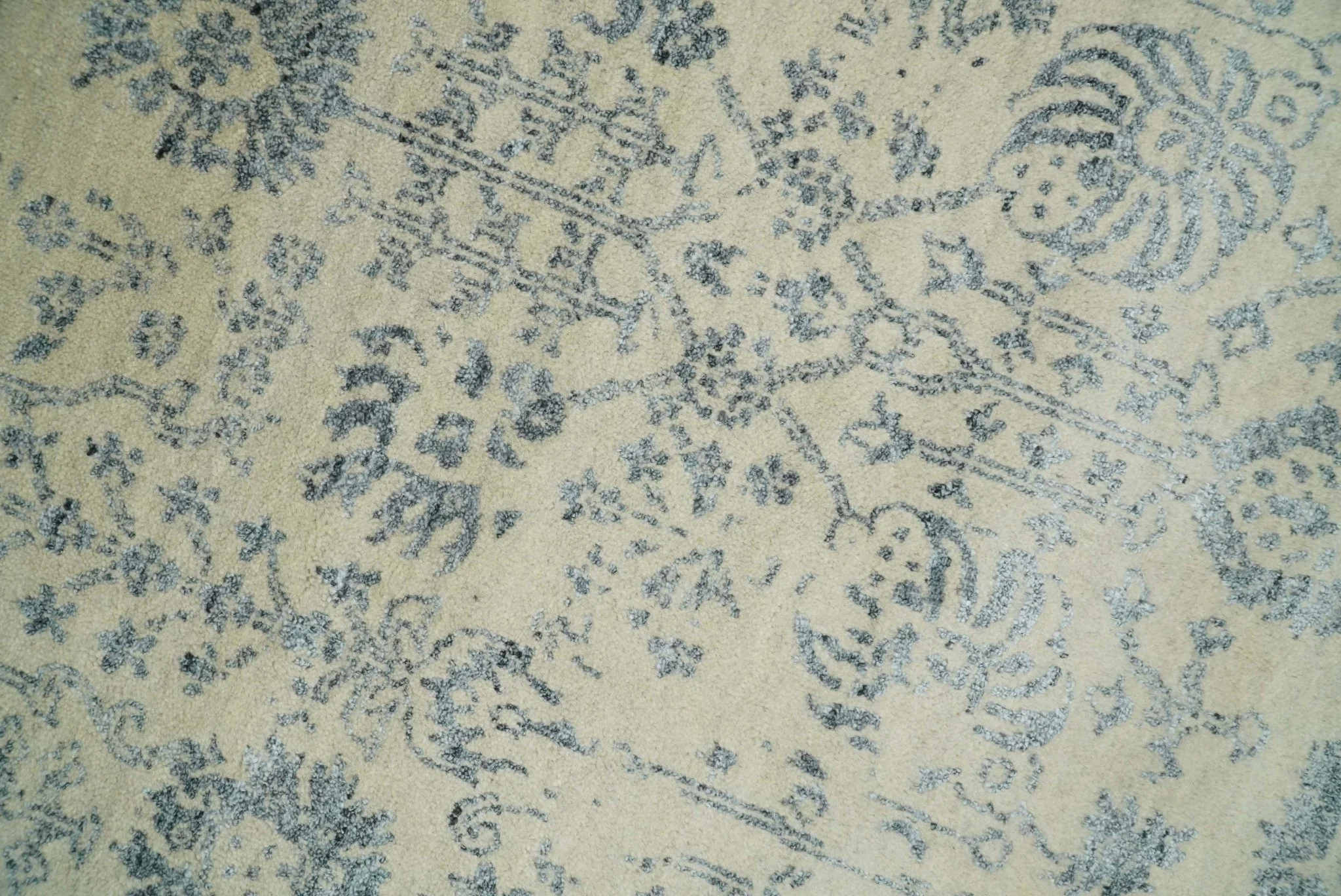 4x6 Fine Hand Knotted Beige and Gray Traditional Vintage Persian Style Antique Wool and Silk Rug | AGR14 - Image 4