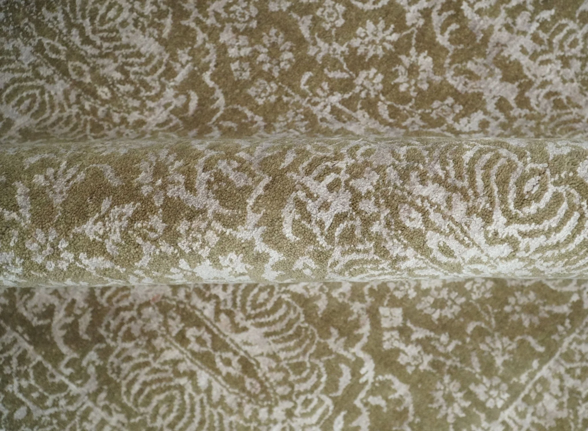 4x6 Fine Hand Knotted Olive and Silver Traditional Vintage Persian Style Antique Wool and SIlk Rug | AGR16 - Image 9