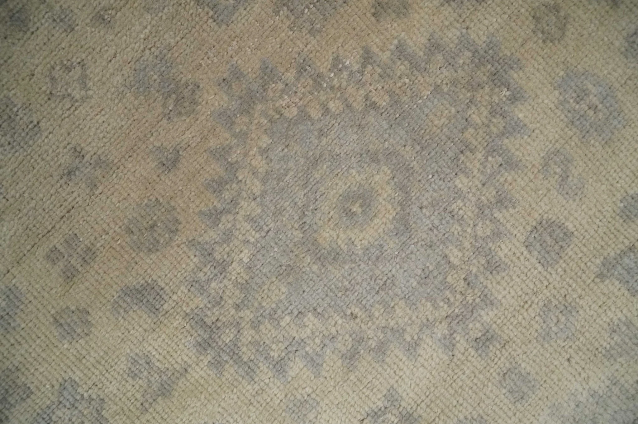 Low Pile 6x9 Hand Knotted Beige and Gray Traditional Wool Area Rug - Image 4