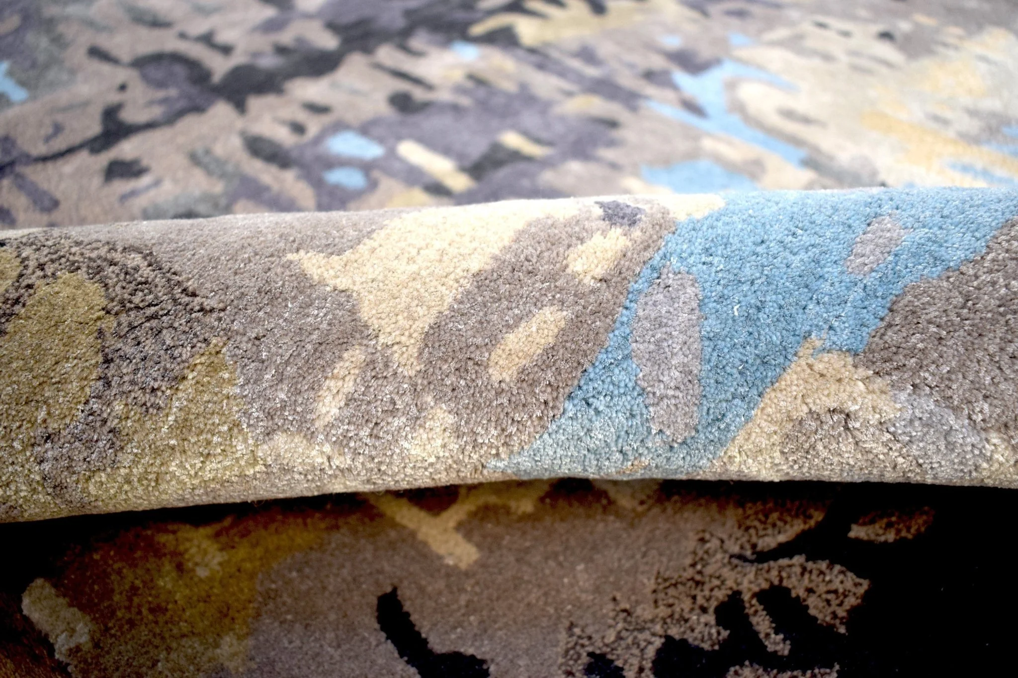 5x8 Abstract Black and Blue Area Rug | Handmade with Wool and Viscose | TRD633958 - Image 8