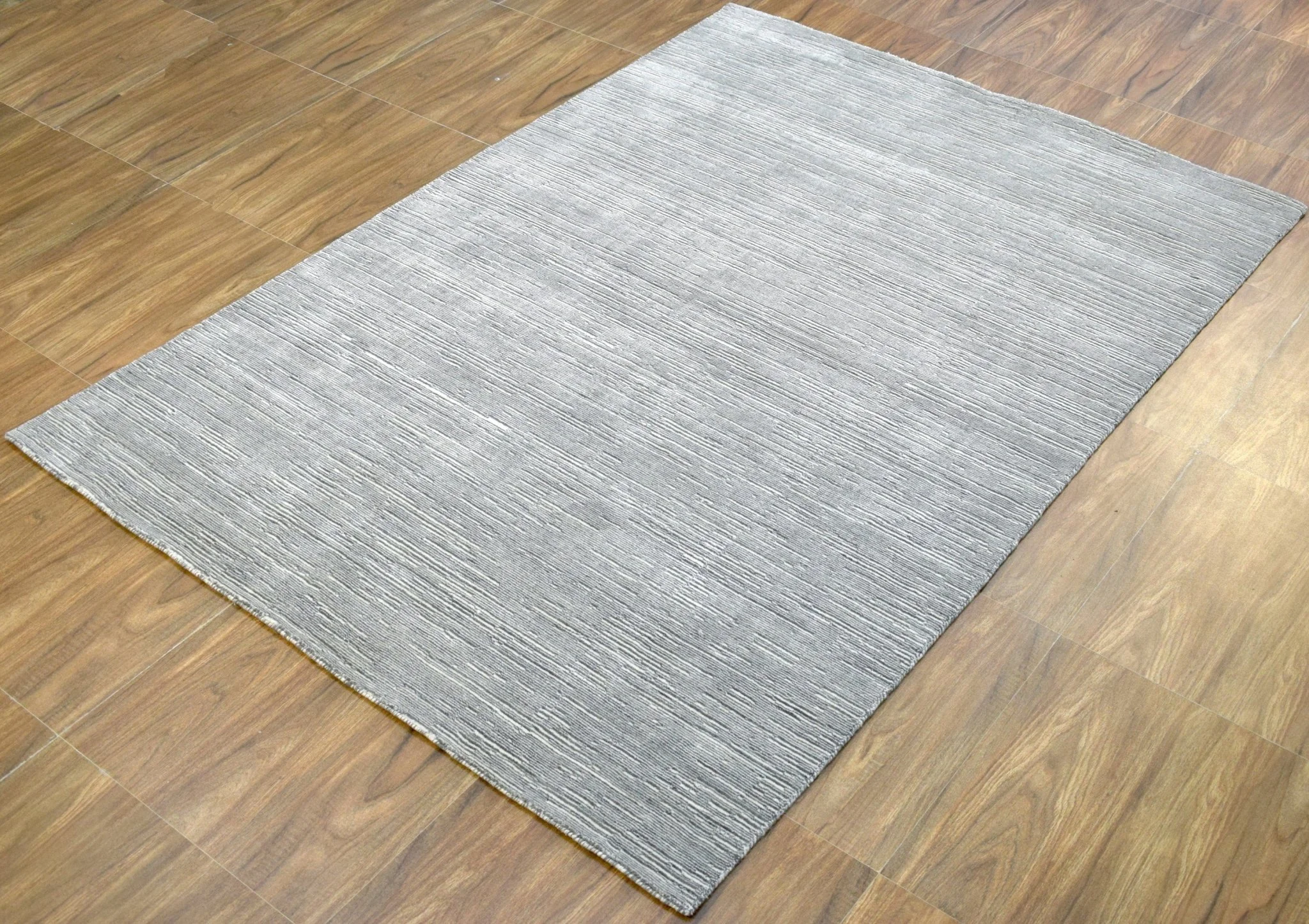 5x8 Solid Silver and White Area Rug | Handmade with Wool & Viscose | TRD1006558 - Image 3