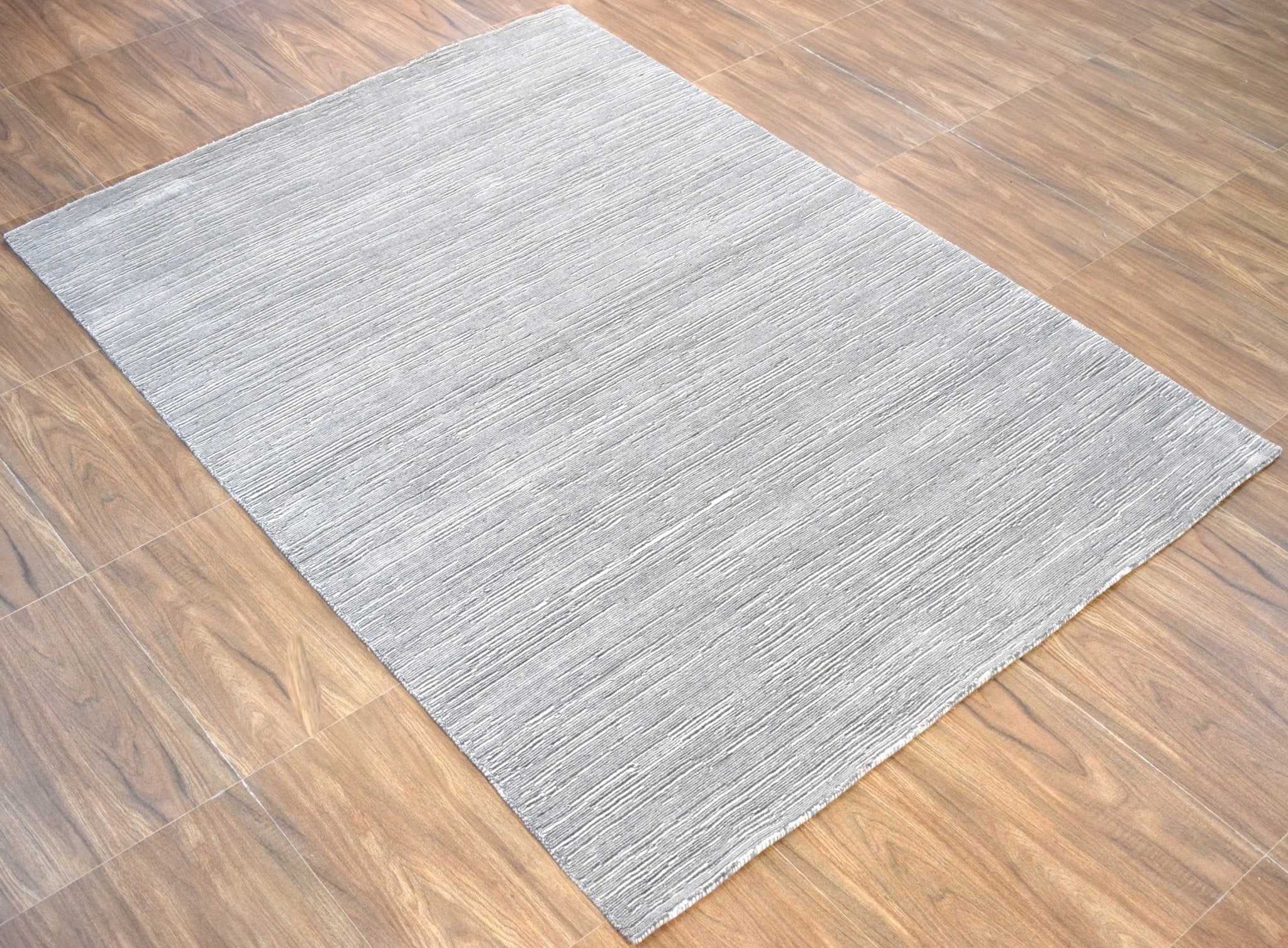 5x8 Solid Silver and White Area Rug | Handmade with Wool & Viscose | TRD1006558 - Image 4