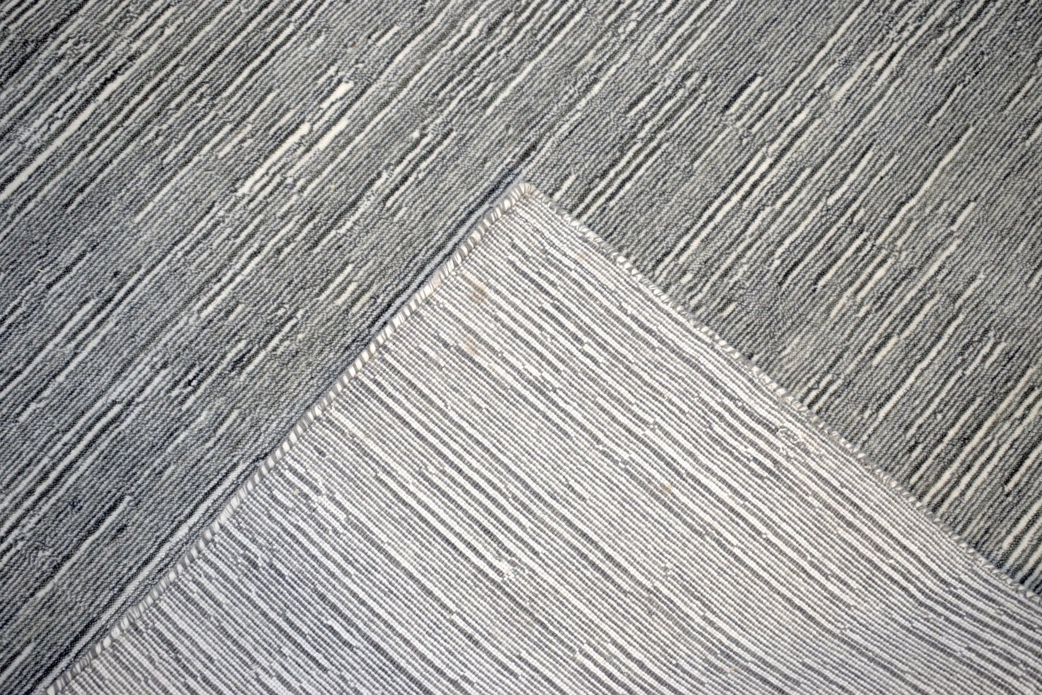 5x8 Solid Silver and White Area Rug | Handmade with Wool & Viscose | TRD1006558 - Image 7
