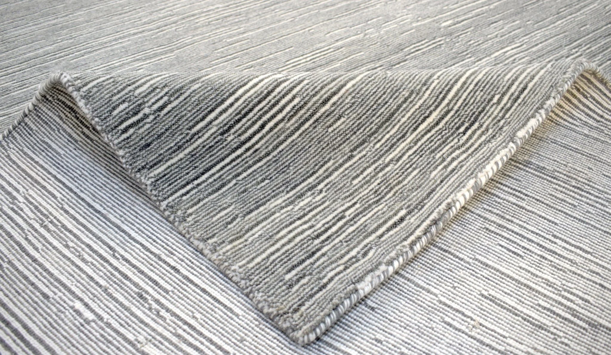 5x8 Solid Silver and White Area Rug | Handmade with Wool & Viscose | TRD1006558 - Image 8