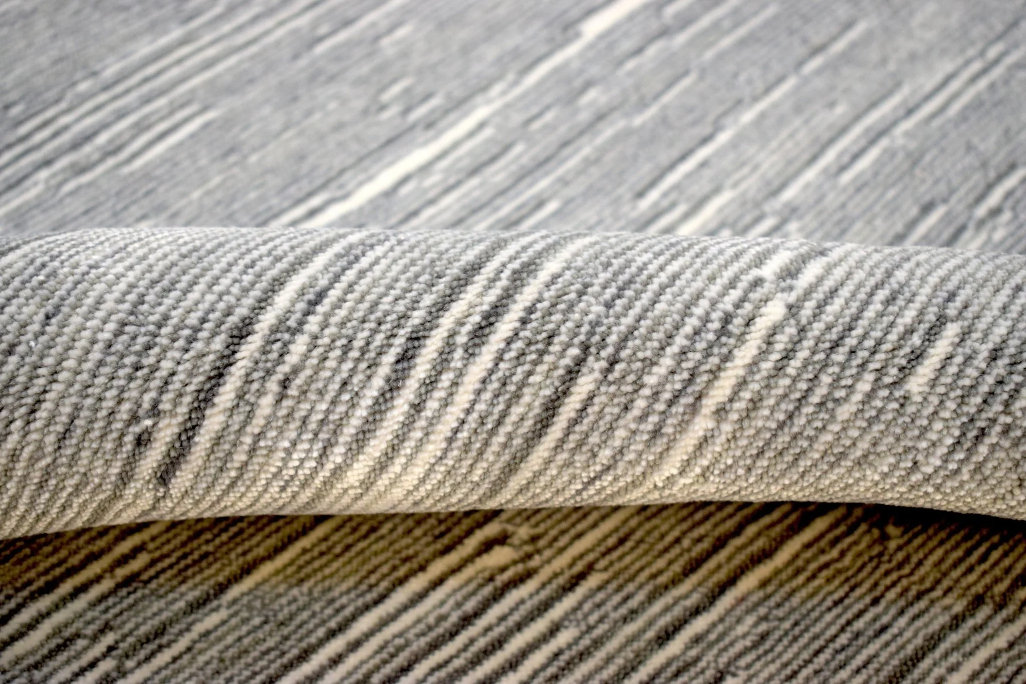 5x8 Solid Silver and White Area Rug | Handmade with Wool & Viscose | TRD1006558 - Image 9