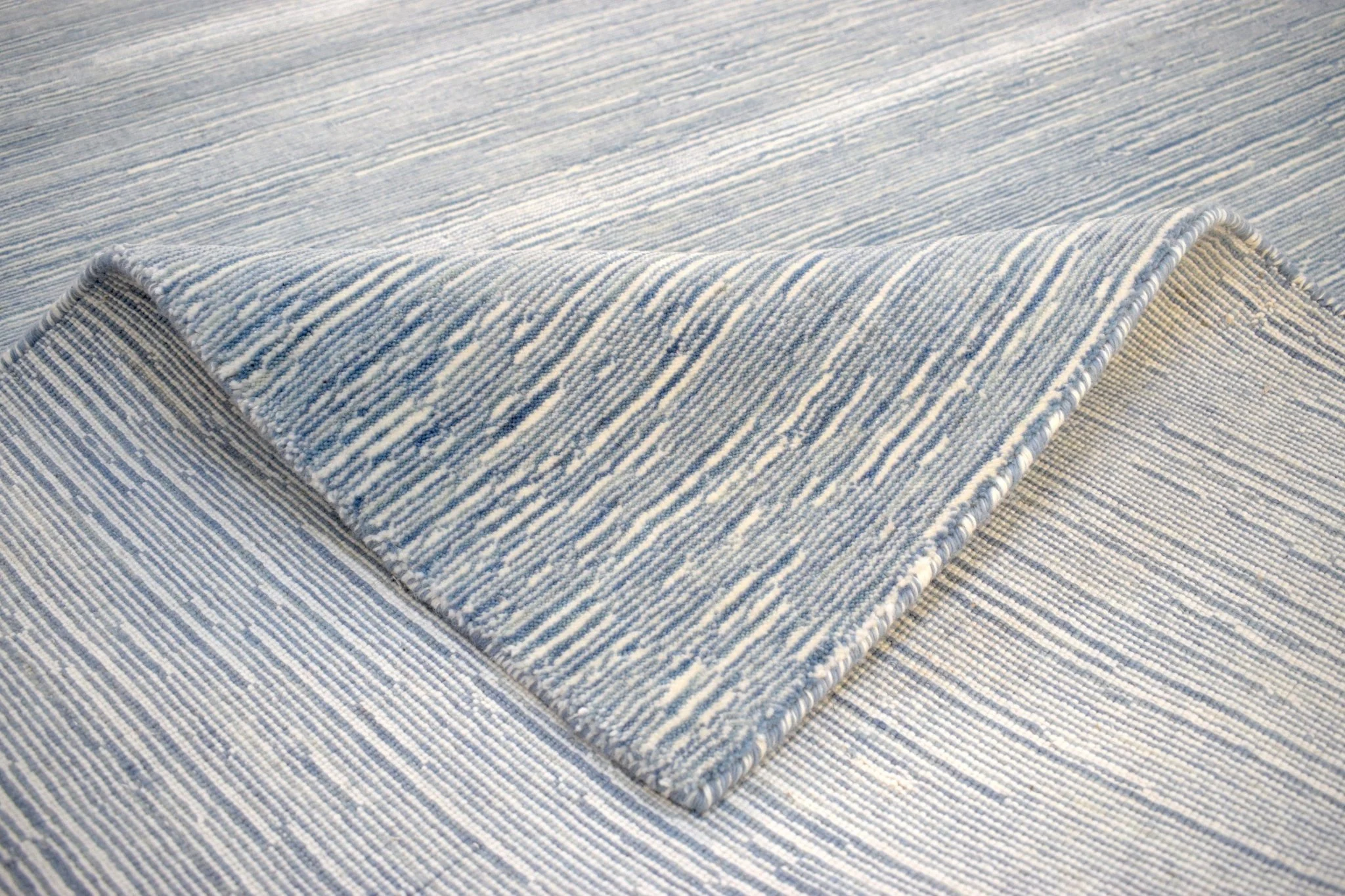 Hand Woven Blue, Ivory wool and Art Silk contemporary Area Rug - Image 8
