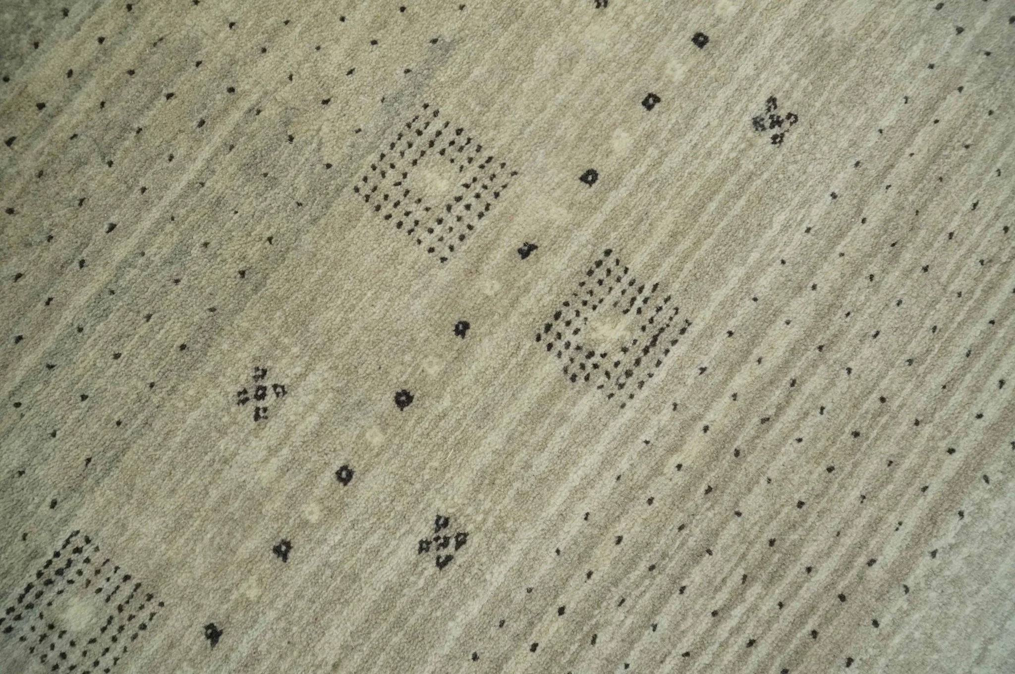 5x7 Beige and Gray Hand Spun Wool Hand Knotted Southwestern Gabbeh Rug | KNT51 - Image 9