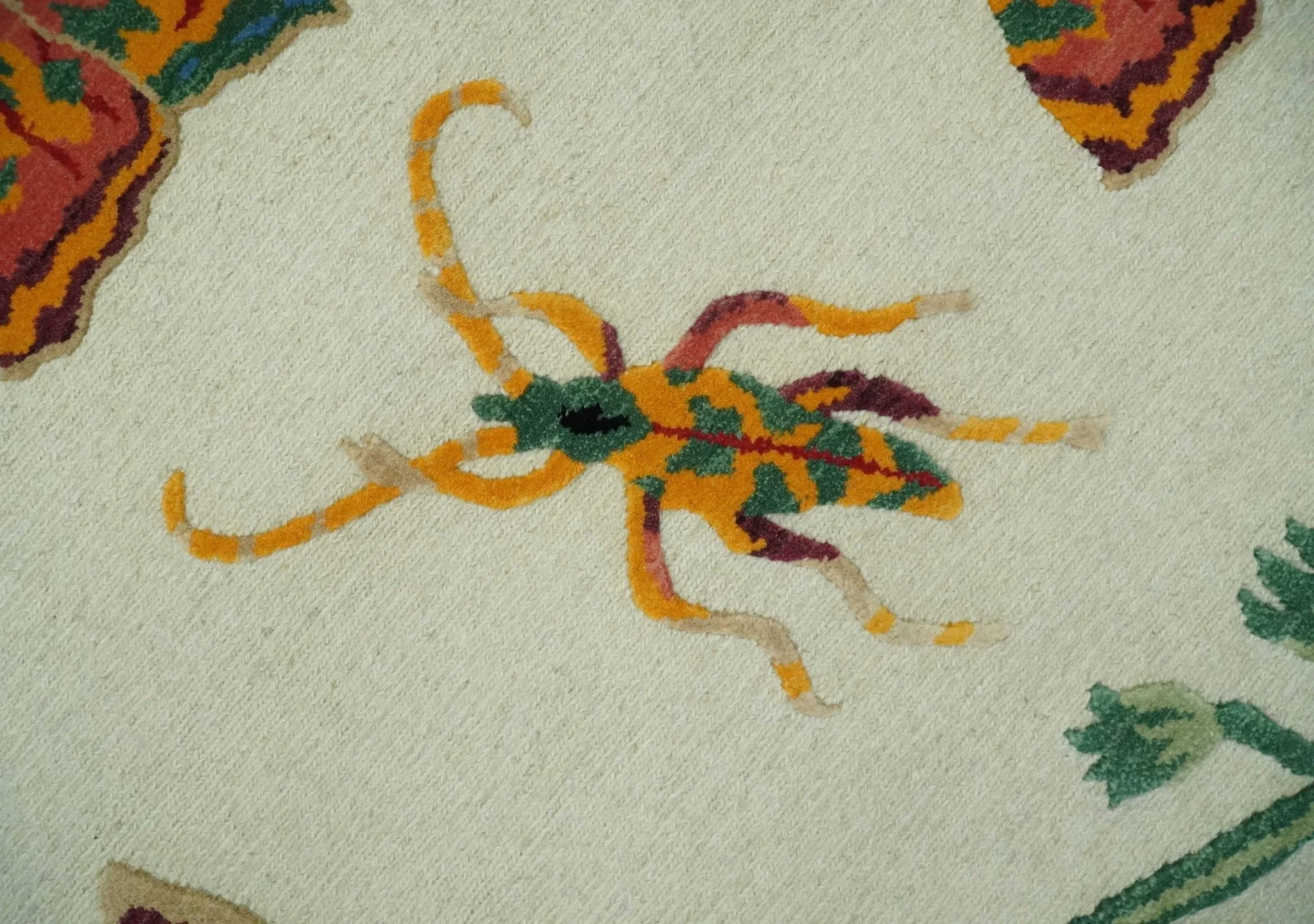 5x7 Ivory Butterfly , Insects and Flower Flatwoven Soumak Wool Hand Made Rug | KNT48 - Image 10