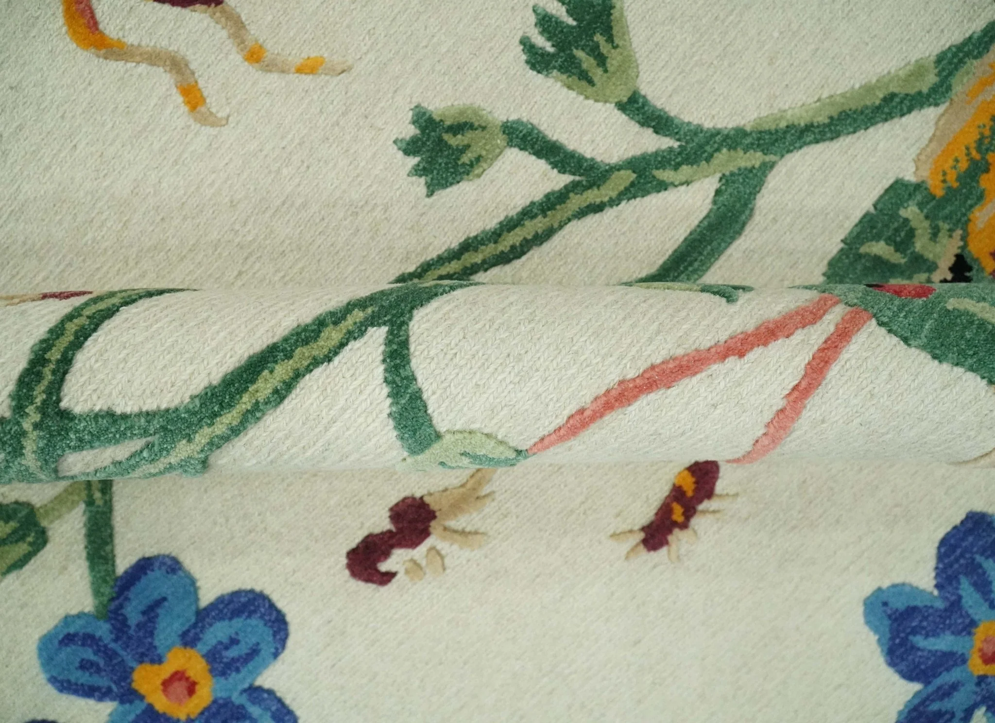 5x7 Ivory Butterfly , Insects and Flower Flatwoven Soumak Wool Hand Made Rug | KNT48 - Image 7
