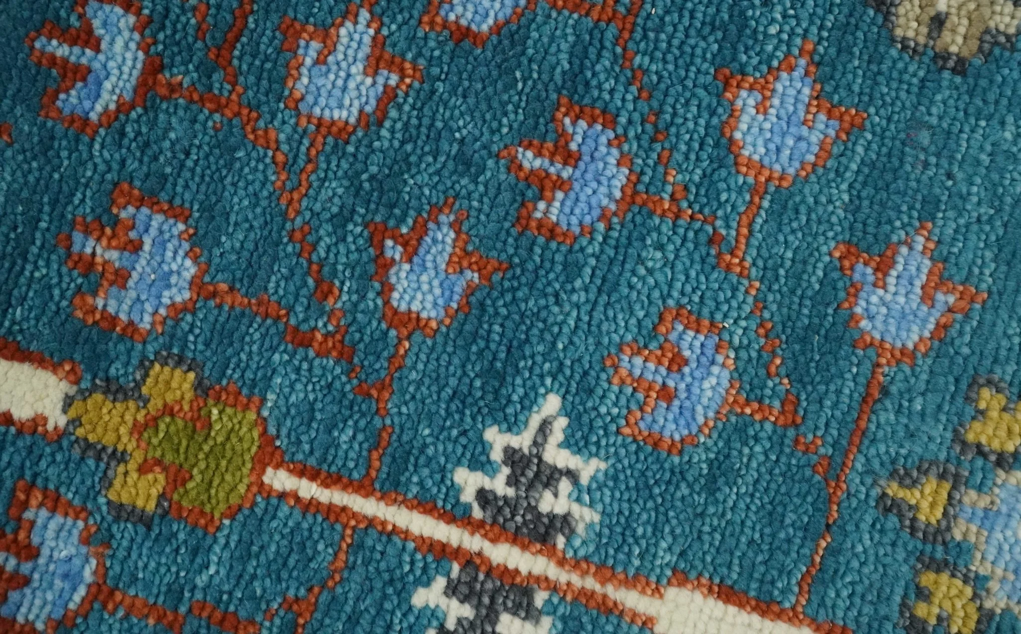 Hand Knotted Teal Blue and Ivory Traditional Vintage Style Multi size Wool Area Rug - Image 4