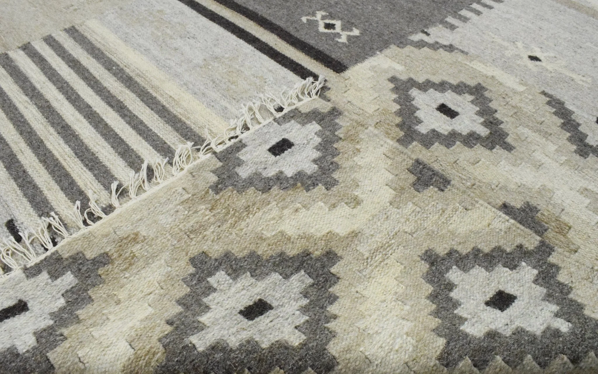 5x8 Dhurrie Rug, Beige Brown Tribal Pattern Wool Rug - Image 5