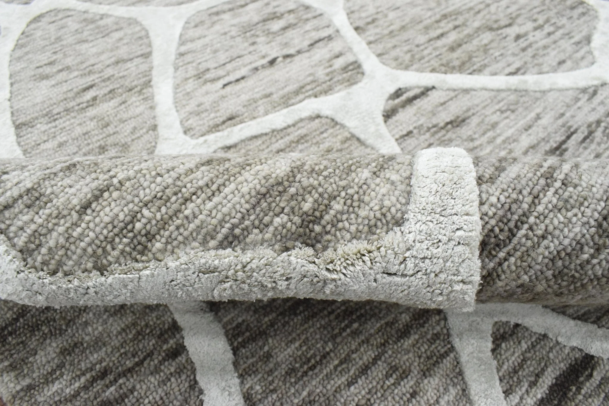 5x8 Handmade Geometrical Design Wool and Viscose Area Rug - Image 3