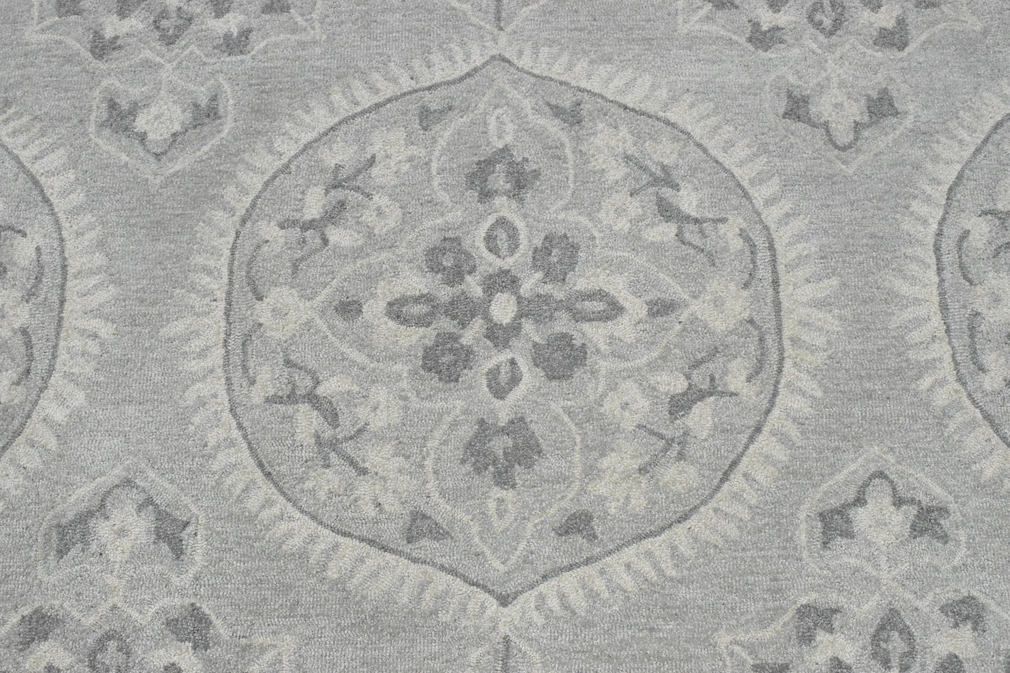5x8 Silver and Gray Wool Area Rug | Handmade Area rug made with fine wool - Image 2