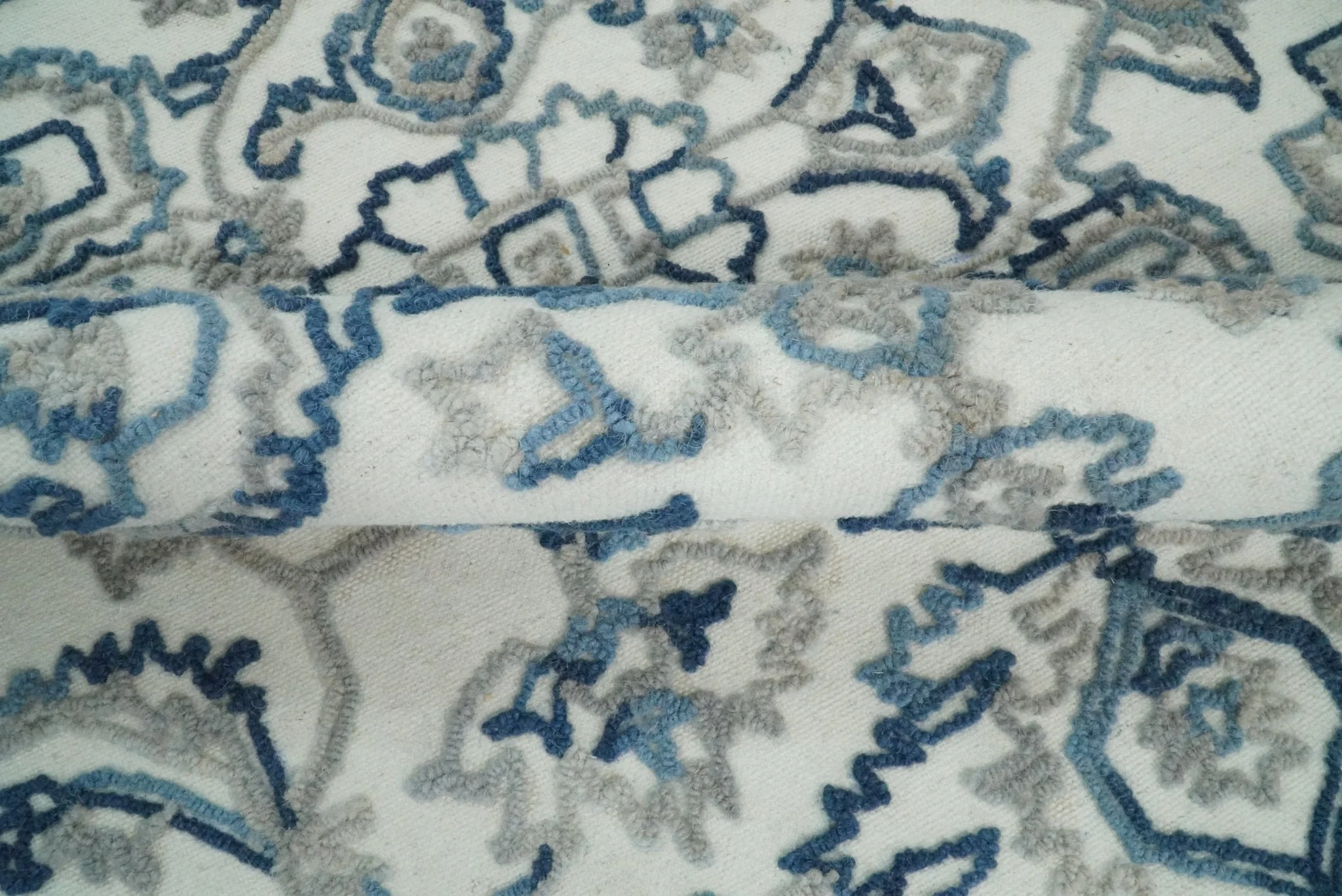 5x8 Hand Hooked Blue and Silver Wool Textured Loop Area Rug | GAR1 - Image 4