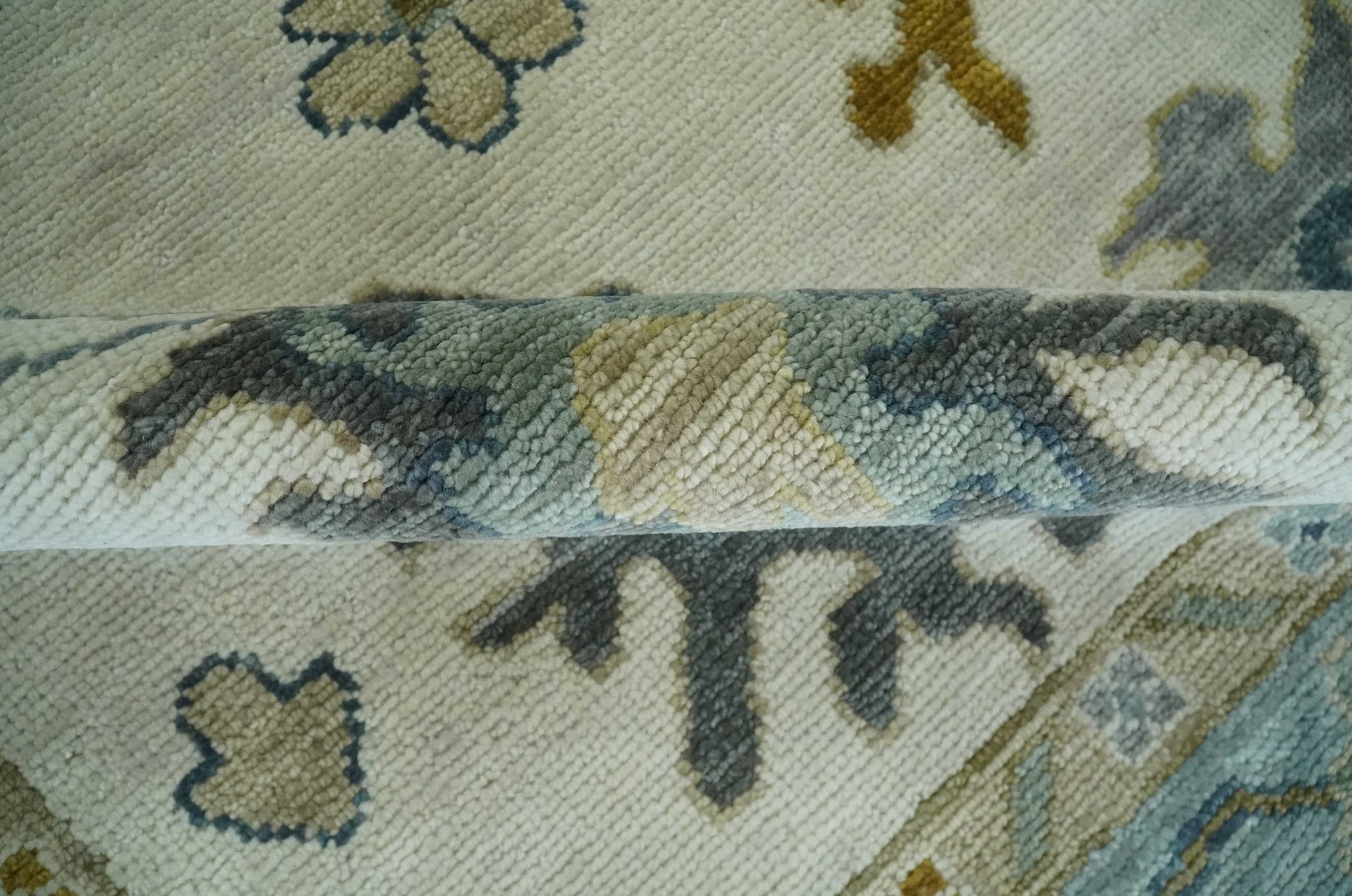 Custom Made Traditional Oushak Ivory and Silver Hand knotted wool Area Rug - Image 5