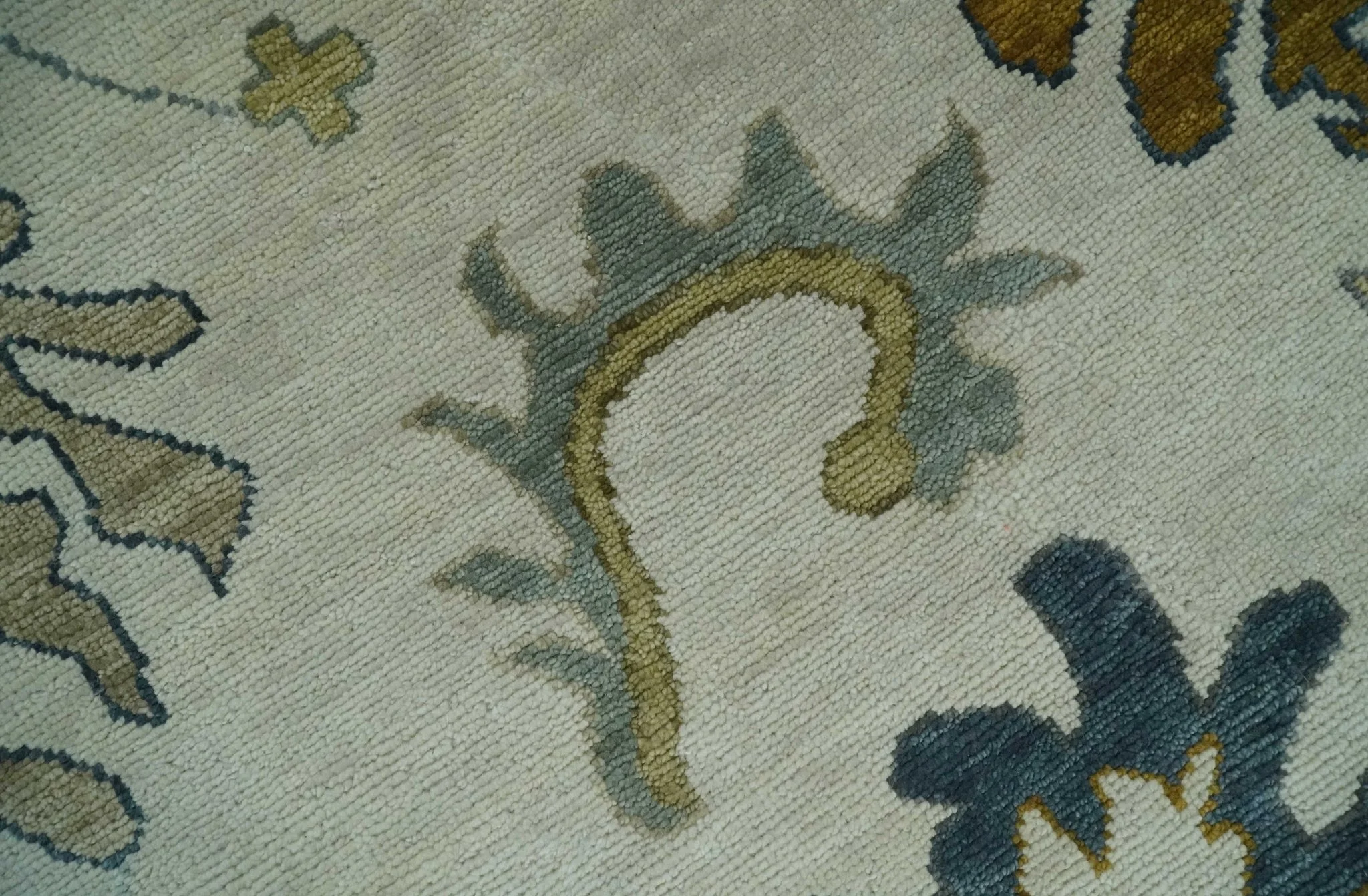Custom Made Traditional Oushak Ivory and Silver Hand knotted wool Area Rug - Image 6