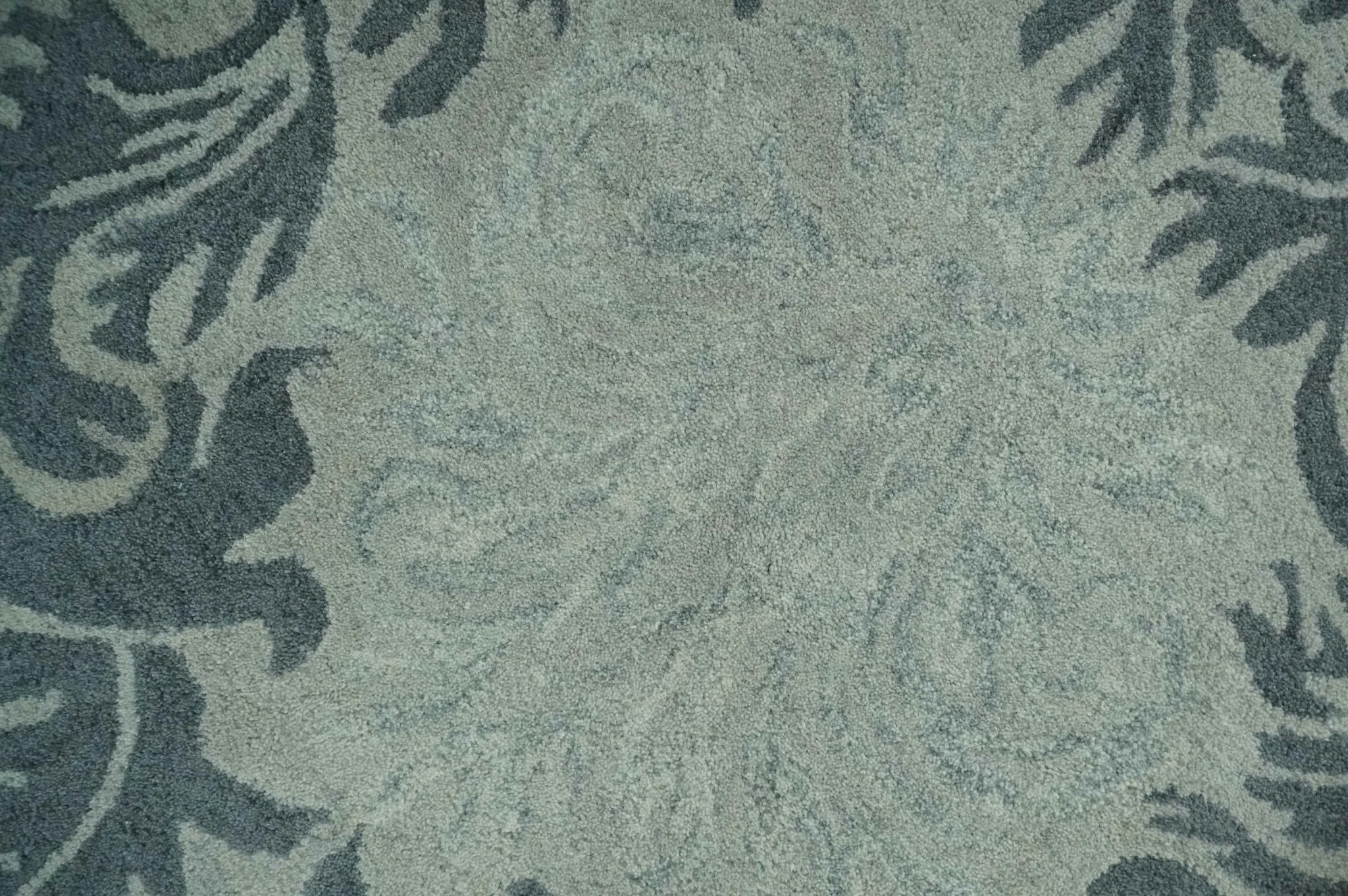 6x9 Gray and Charcoal Ikat Pattern Hand Tufted Wool Area Rug - Image 4