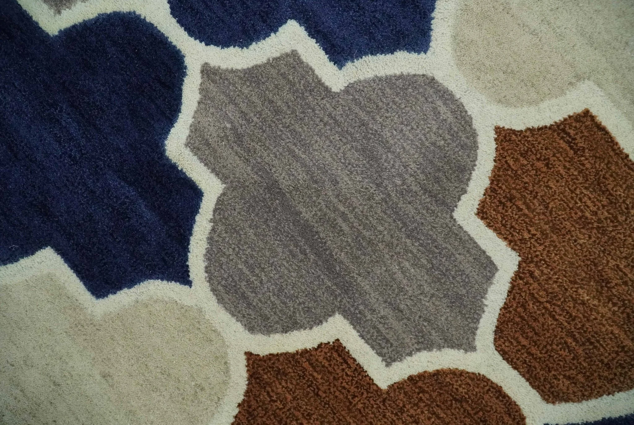 6x9 Ivory, Blue, Brown and Silver Ikat Pattern Hand Tufted Wool Area Rug - Image 4