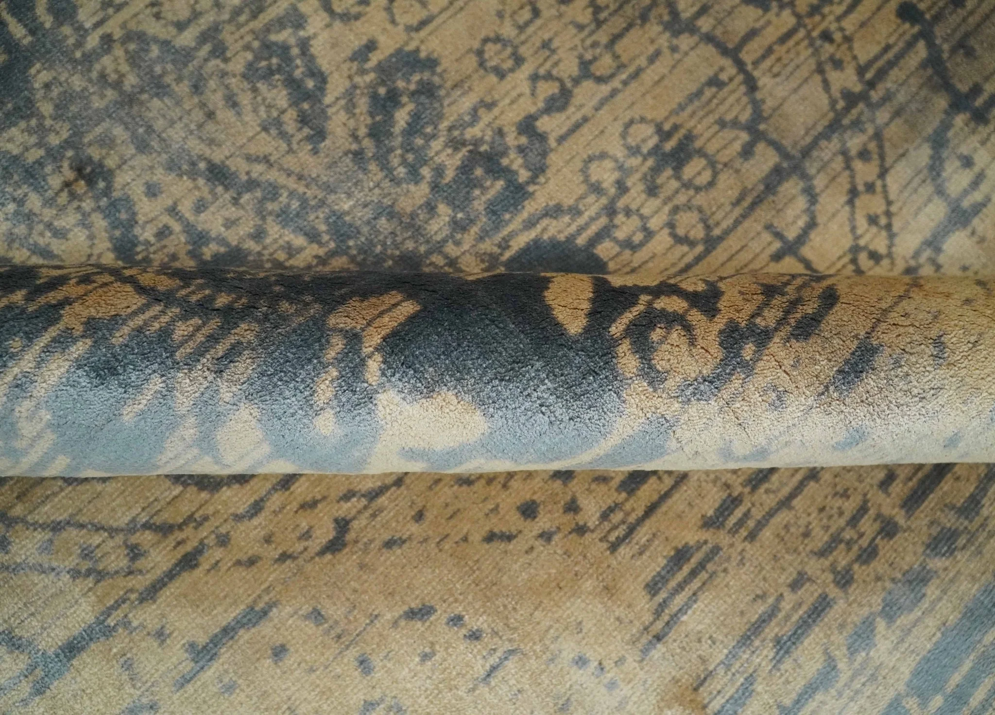 7.6x9x10 Charcoal and Gold Modern Ikat Design Handmade Art Silk Area Rug - Image 7