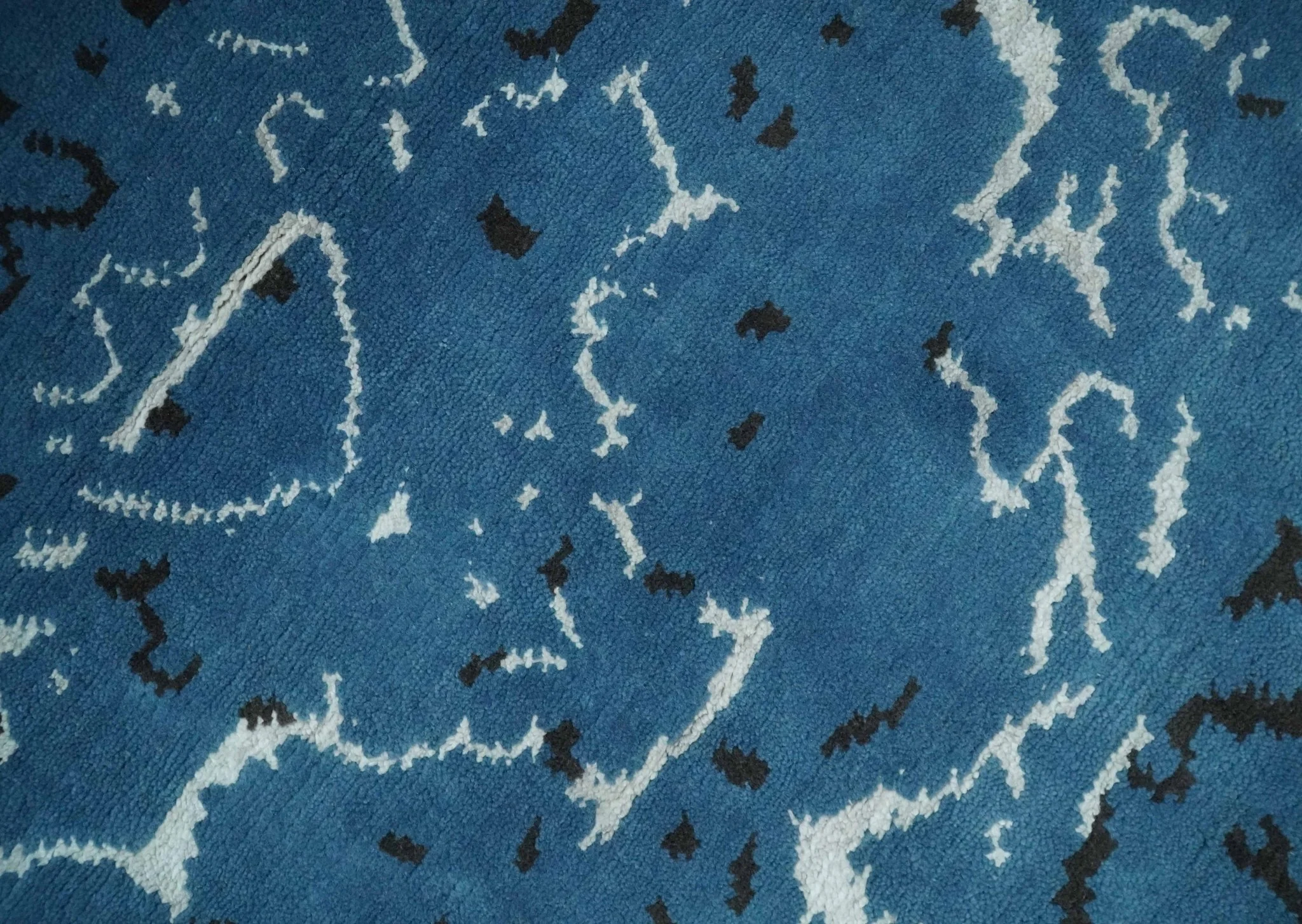 Transitional 7x10 Ivory, Blue and Black Modern Abstract Hand knotted Wool Area Rug - Image 4