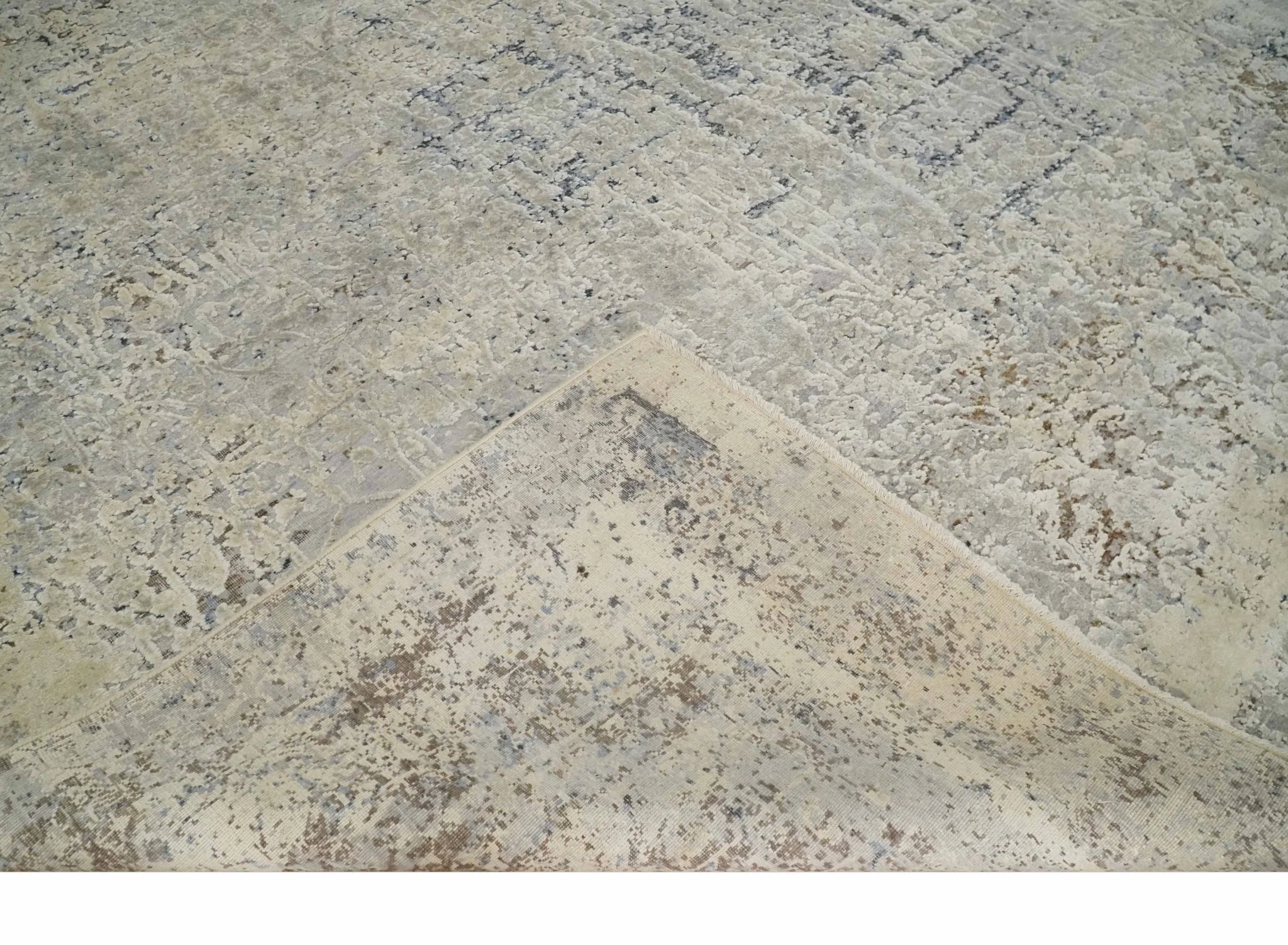 Premium Fine 8x10 Silver, Beige and Charcoal Traditional Floral High Low texture Hand Knotted Wool and Art Silk Rug - Image 6