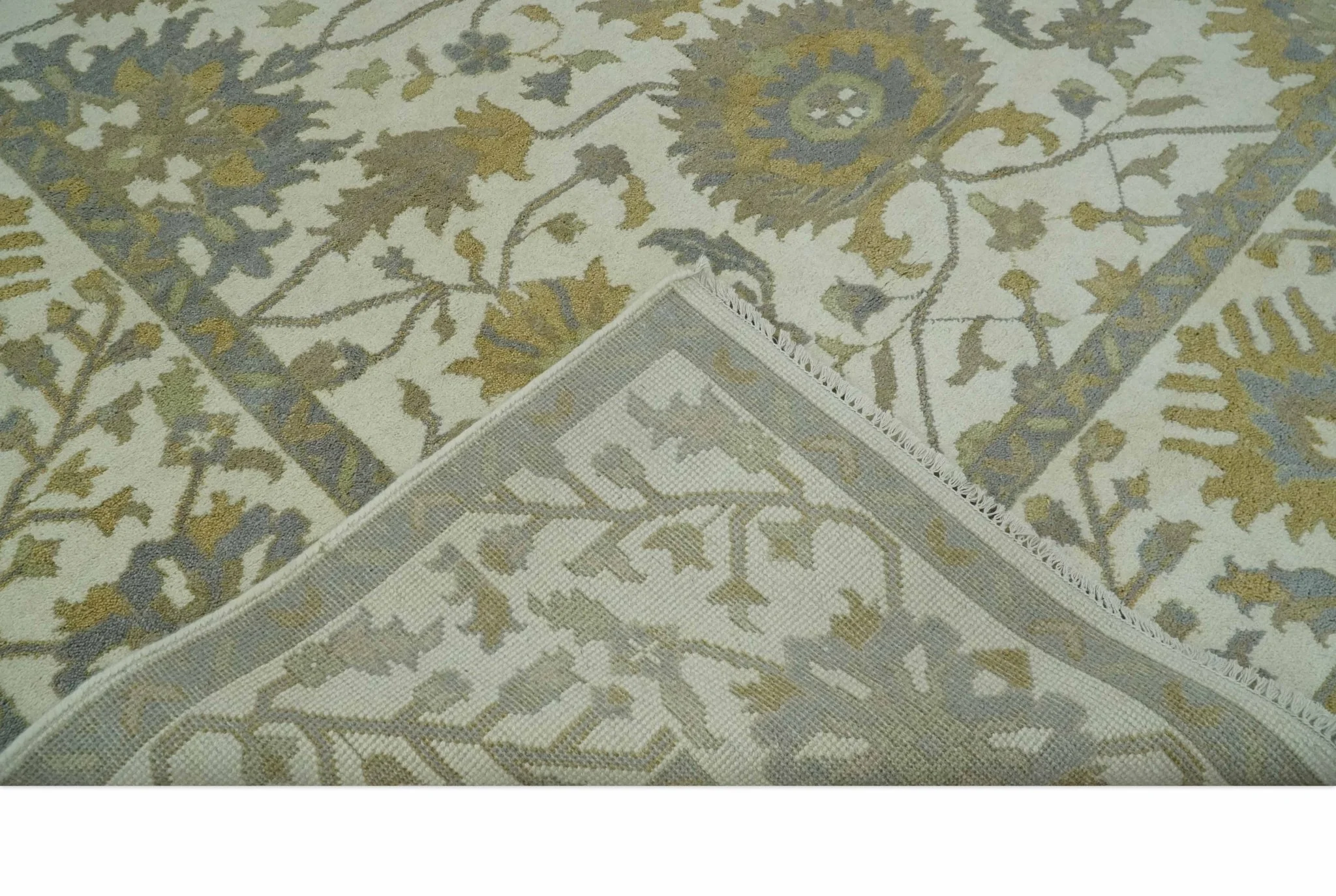 8.6x10 Ivory, Beige and Charcoal Hand Knotted Heriz Serapi Floral Area Rug | TRDCP1186810 - Image 7
