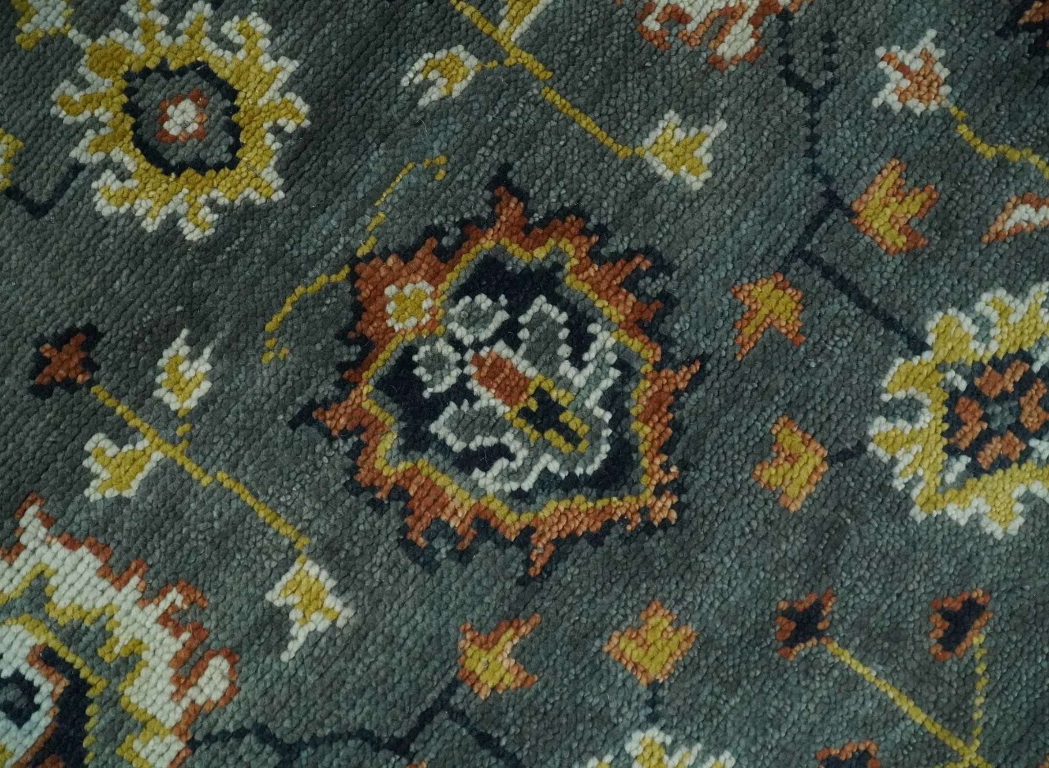 Antique 8x10 Gray and Ivory Traditional Persian Oushak Wool Rug | TRDCP1114810 - Image 4