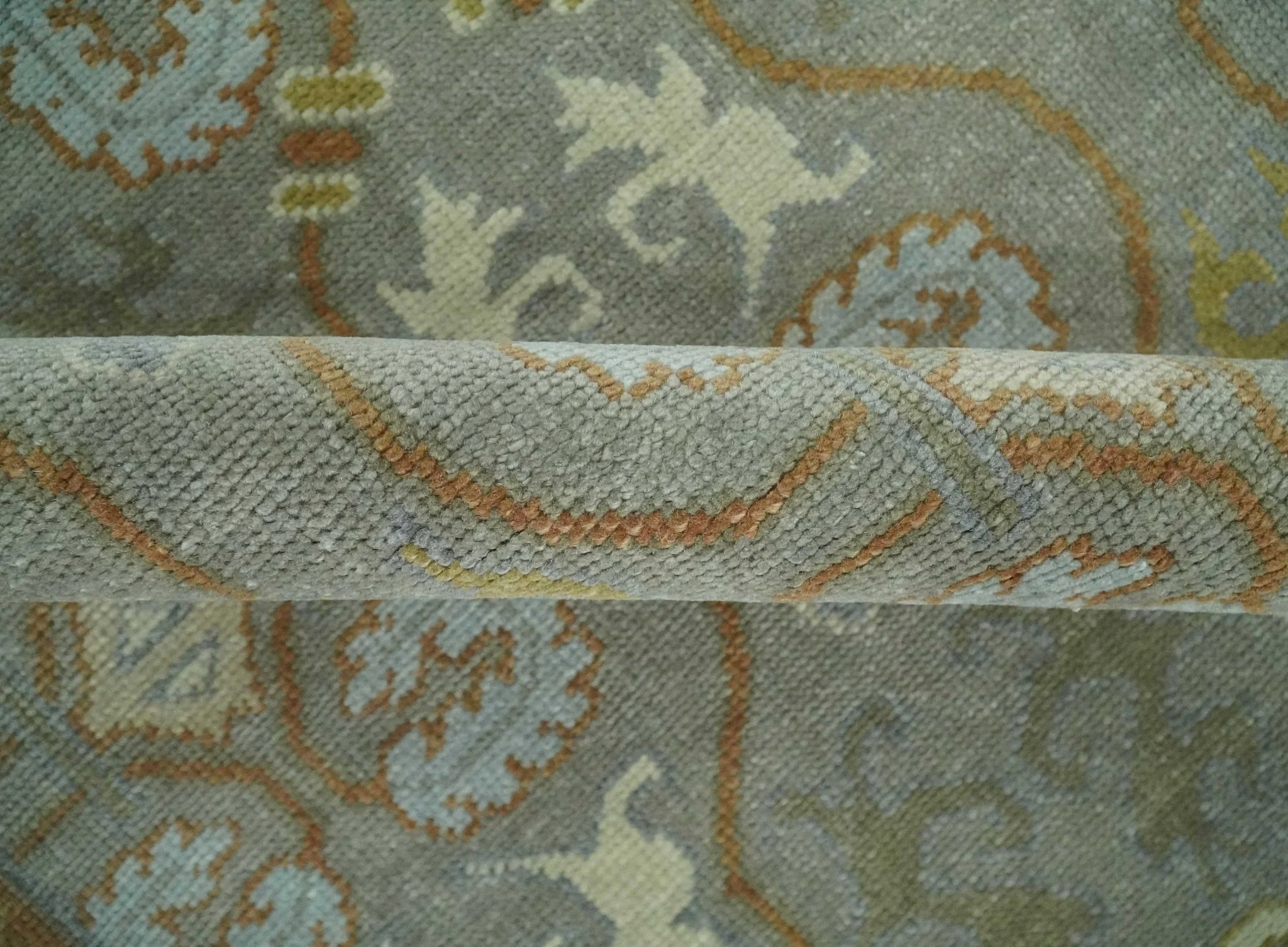 Antique Persian 8x10 Hand Knotted Gray and Beige Traditional Persian Oushak Wool Rug | AC1810 - Image 5