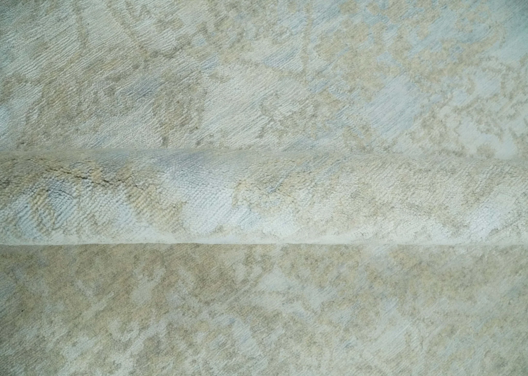 Fine Hand Knotted 8x10 Beige and Ivory Transitional Wool and Bamboo Silk Area Rug - Image 6