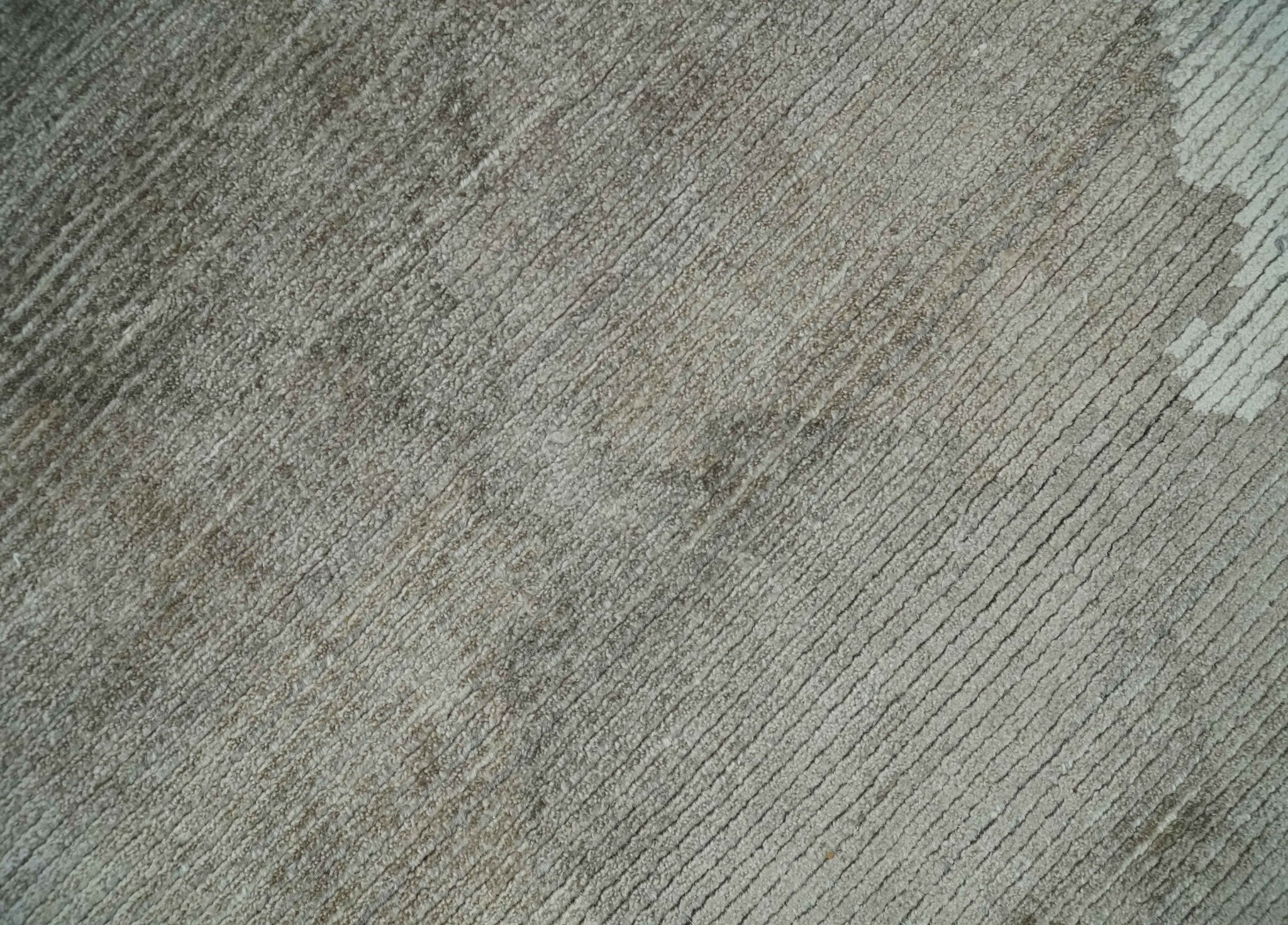 8x10 Silver and Gray Ikat design Handmade Art Silk Area Rug - Image 4