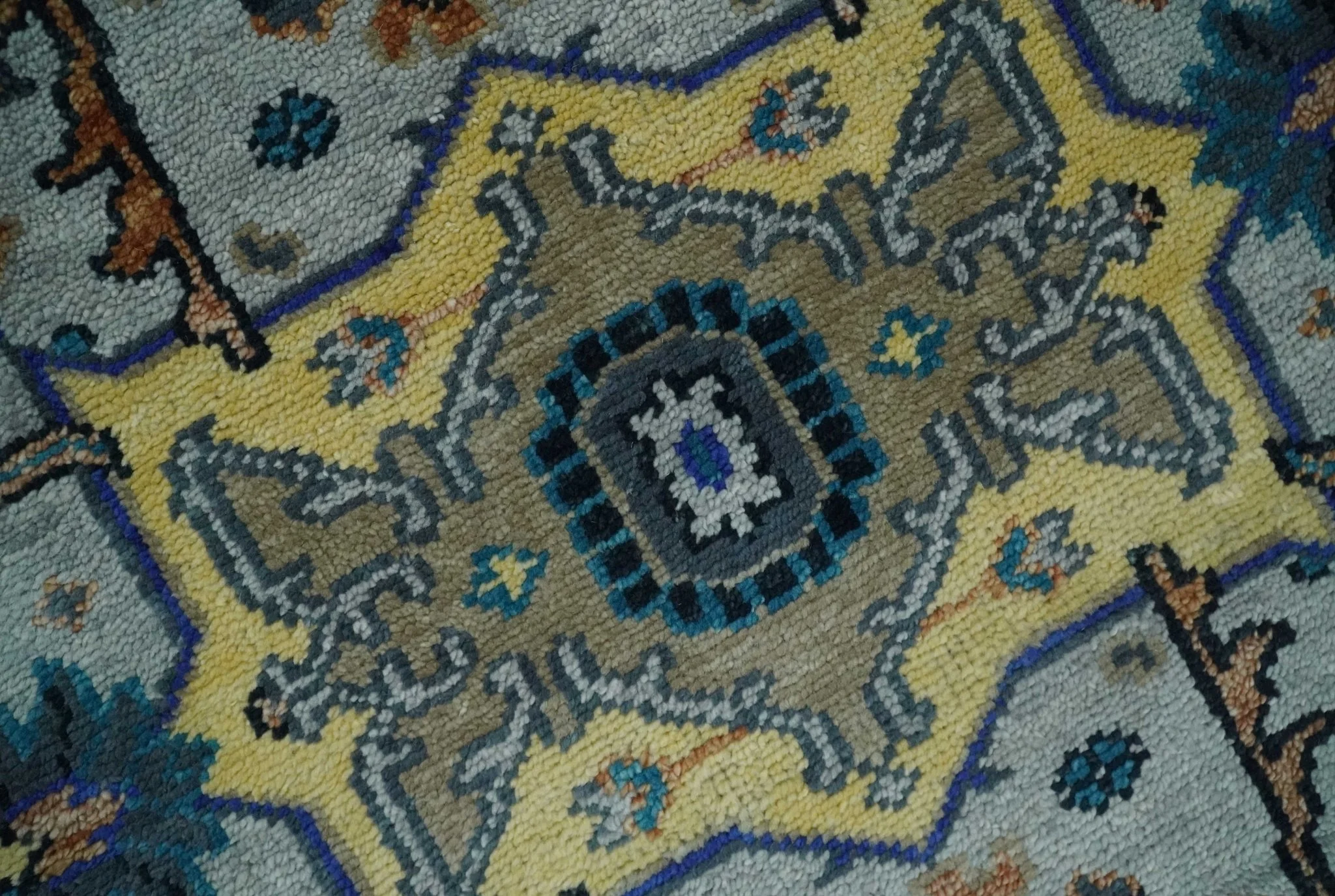 8x10 Blue, Silver and Beige Hand Knotted Traditional Heriz Serapi Wool Area Rug - Image 4