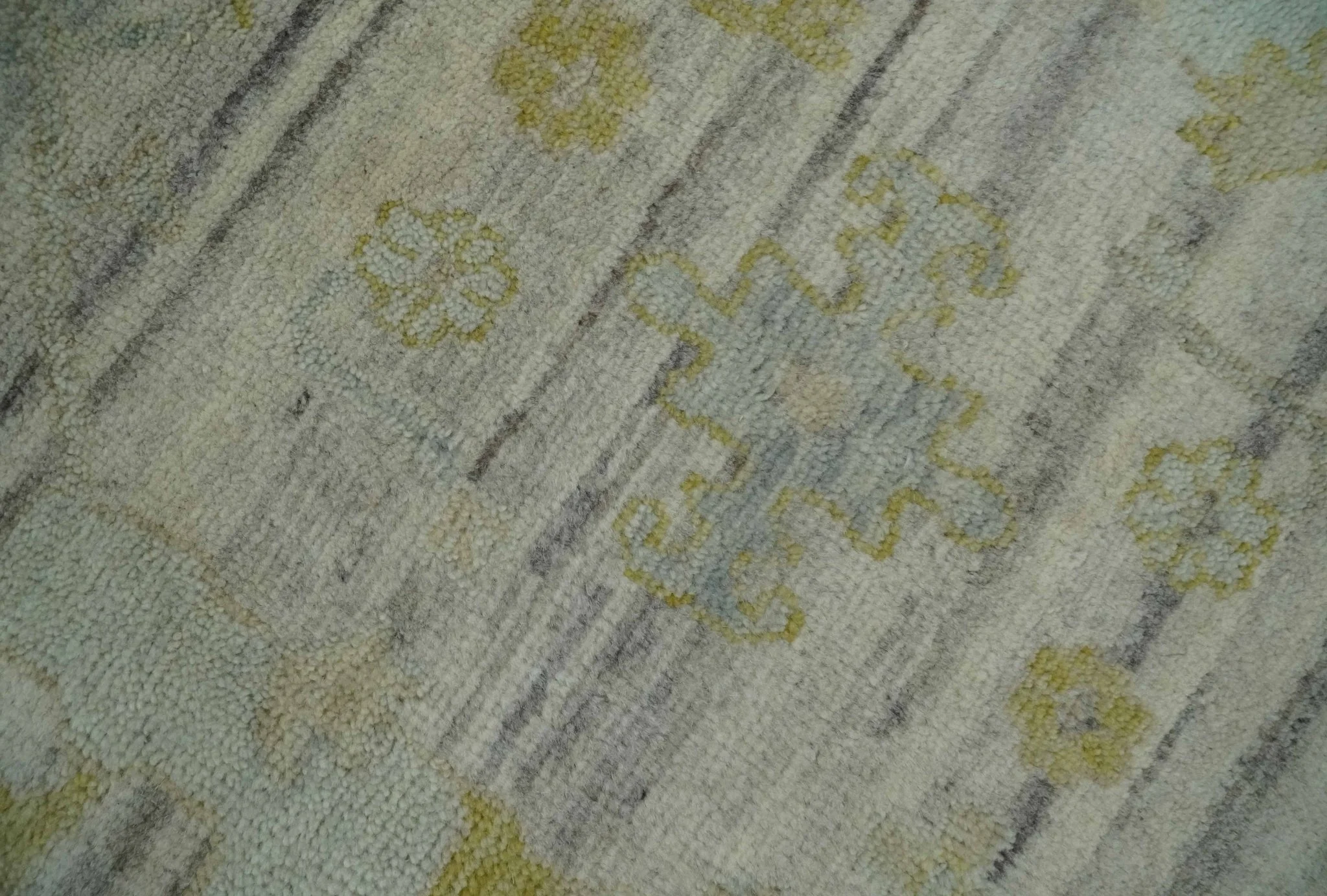 8x10 Hand Knotted Antique Ivory, Silver and Olive Traditional Wool Rug - Image 4