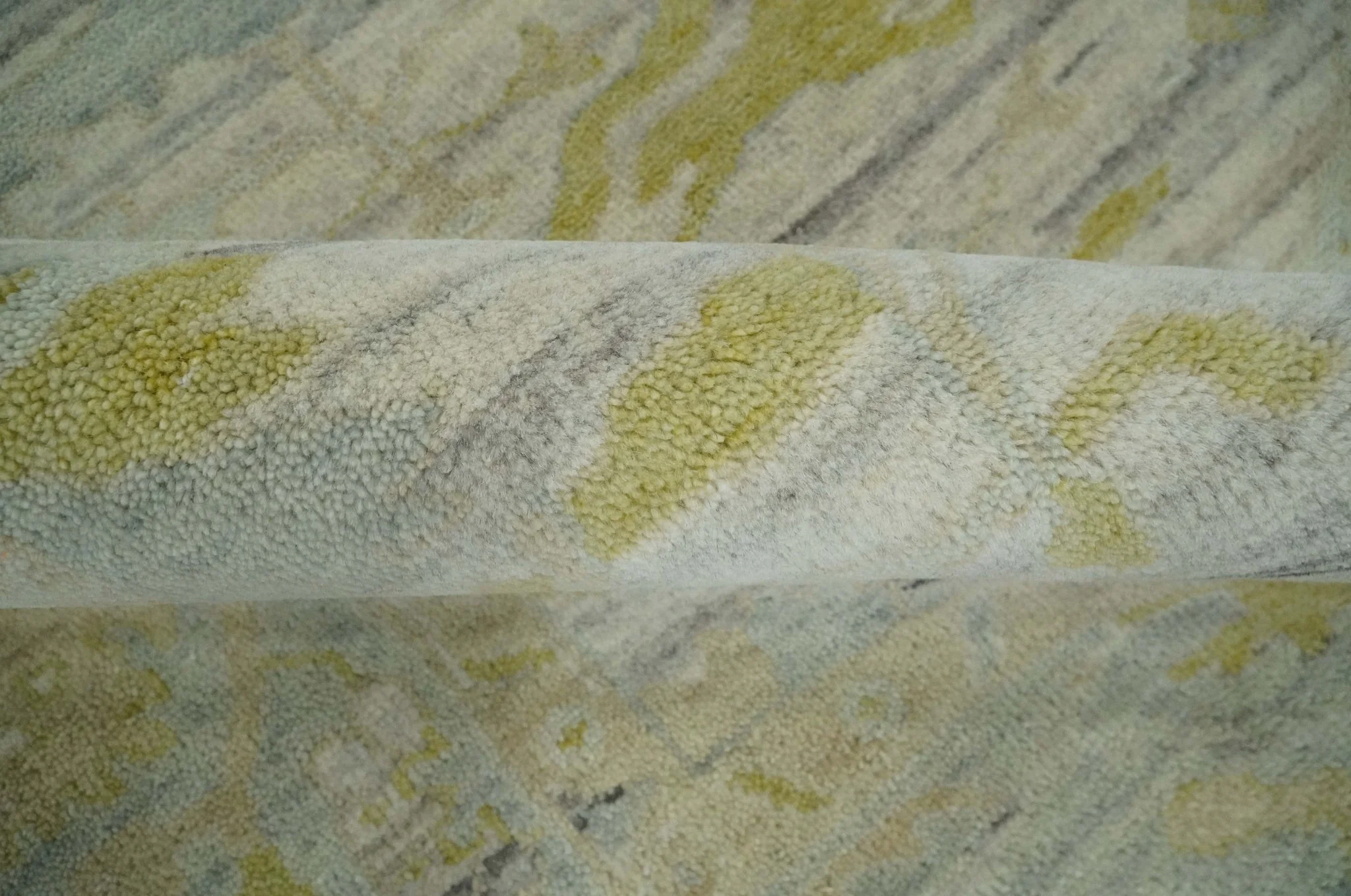8x10 Hand Knotted Antique Ivory, Silver and Olive Traditional Wool Rug - Image 6